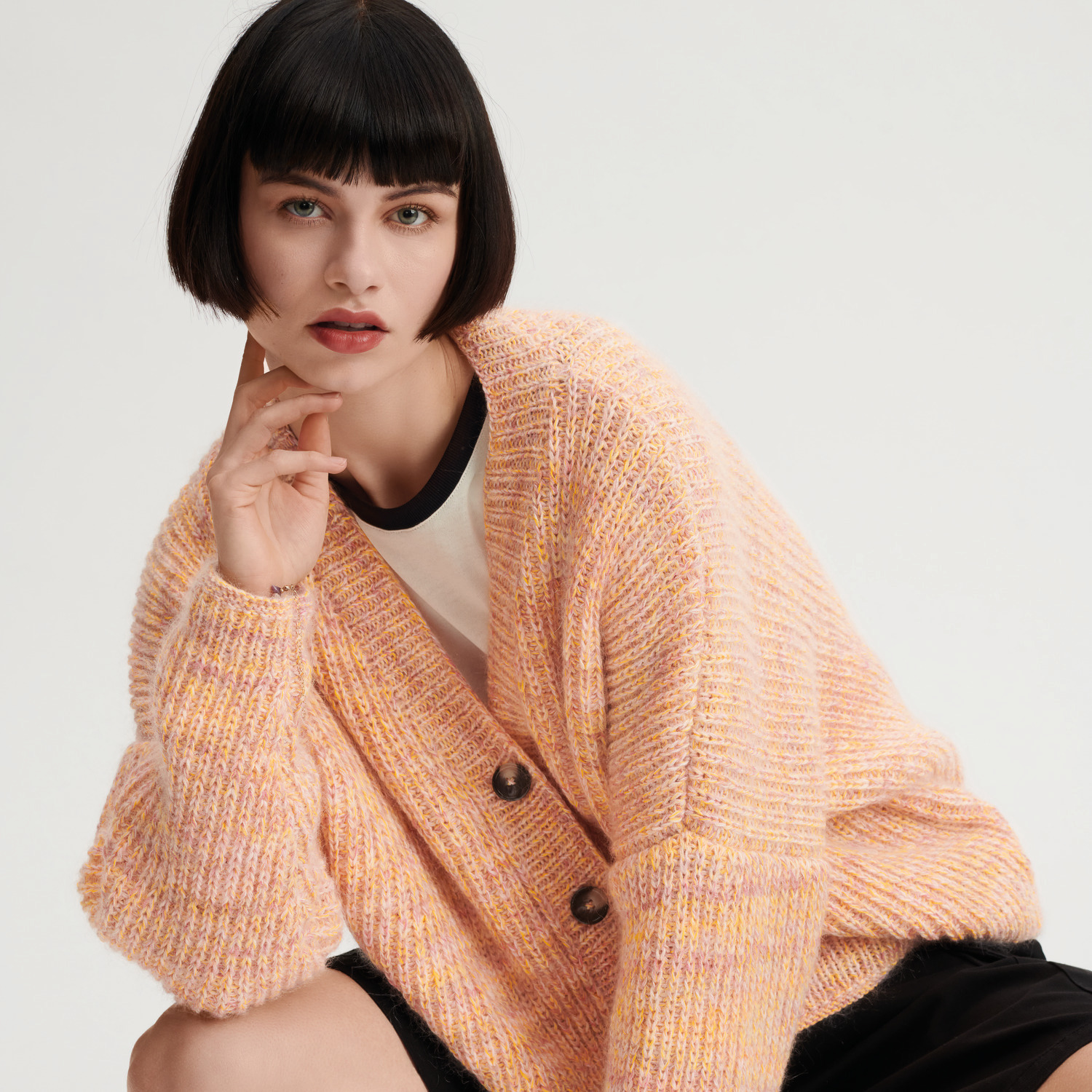 Creative Summer Sprinkles Strickset Jacke in zarten Pfirsichtönen, präsentiert von Rico Design.
