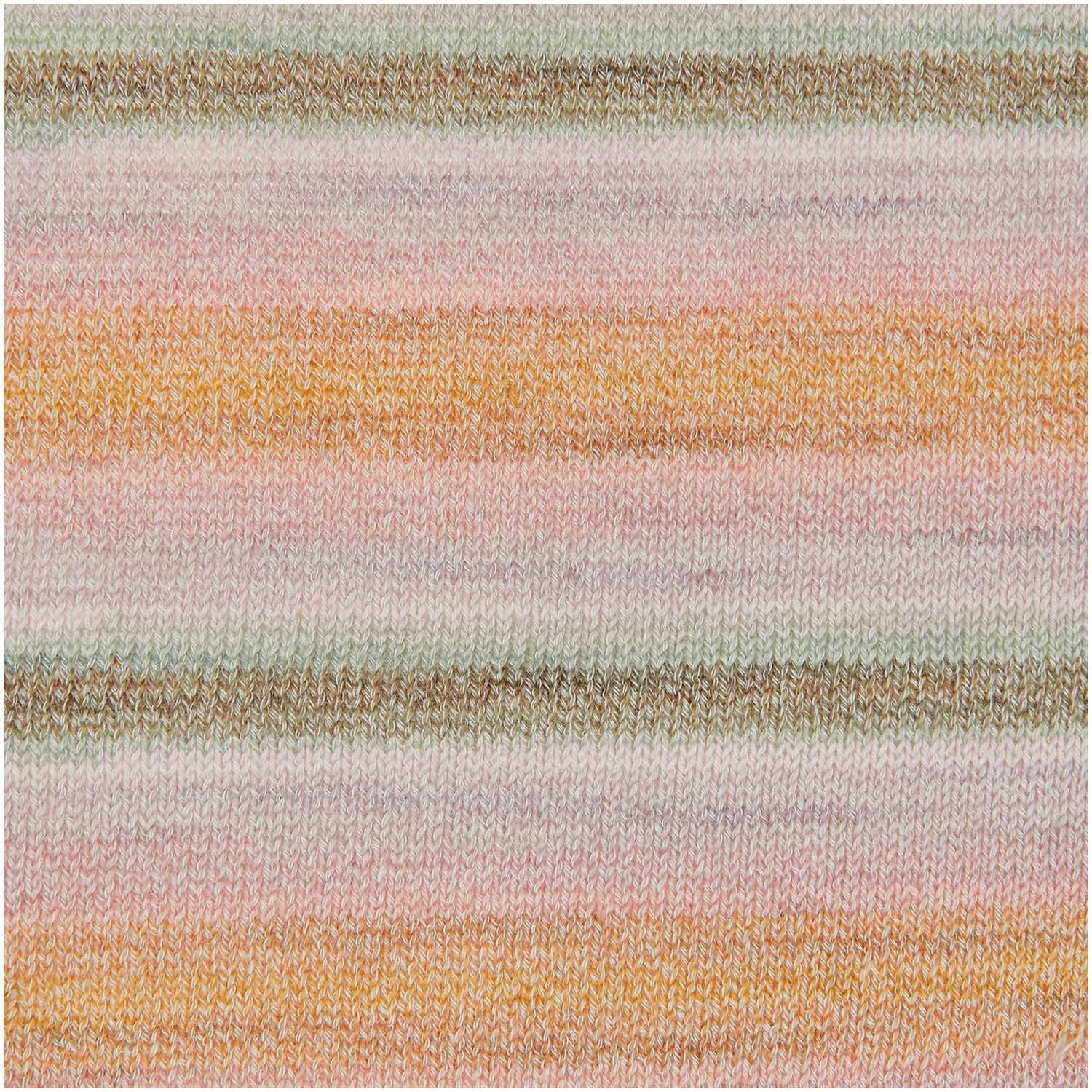 Creative Cotton Camouflage von Rico Design zeigt sanfte Streifen in Pastelltönen, ideal für Strickprojekte.