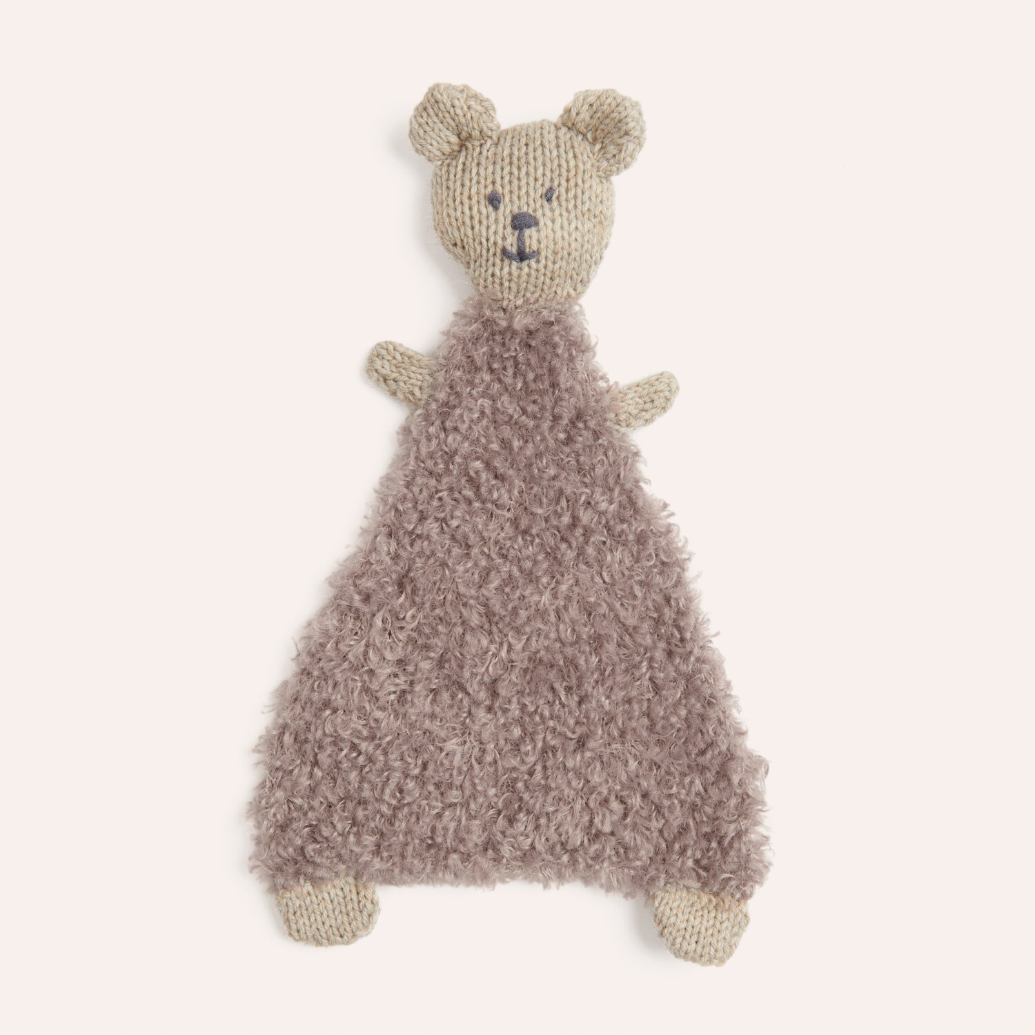 Strickset Schmusetuch Modell 20: Flauschiges, braunes Tuch in Bärenform aus Rico Baby 040.