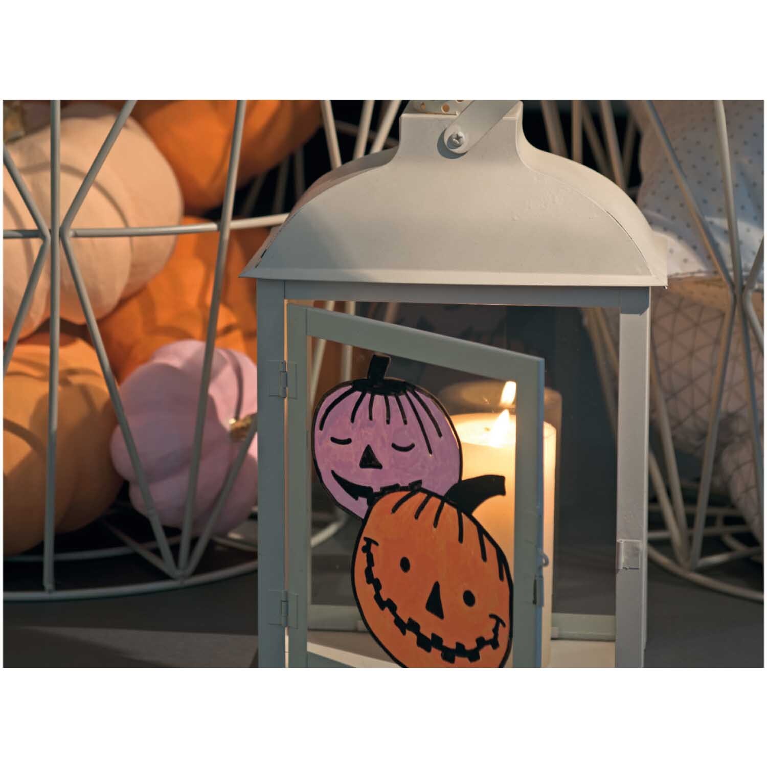 Vorlagenmappe Halloween Fenster- und Glasmalerei zeigt Kürbismotive auf einer Laterne, ideal für kreative Dekorationen.