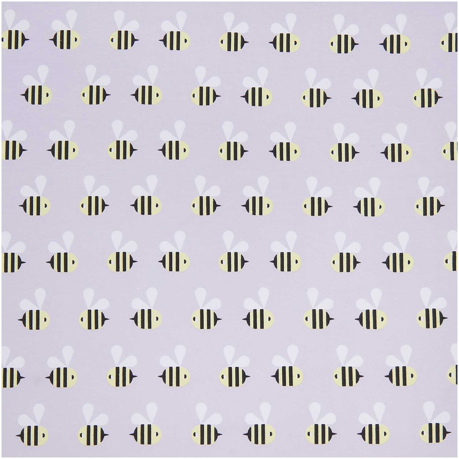 Meterware Jersey bedruckt Bienen flieder von Rico Design zeigt ein Muster aus niedlichen Bienen auf fliederfarbenem Hintergrund.