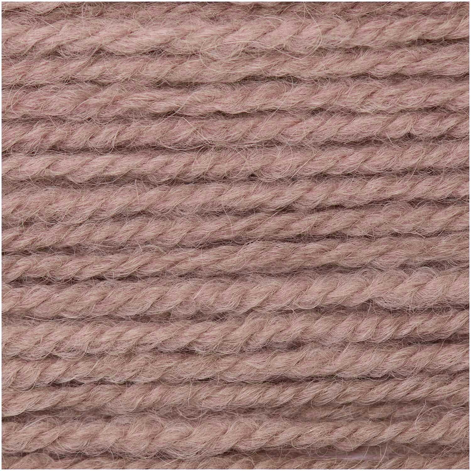 Essentials Alpaca Twist Chunky von Rico Design in Mauve, Nahaufnahme der weichen, dicken Wollstruktur.