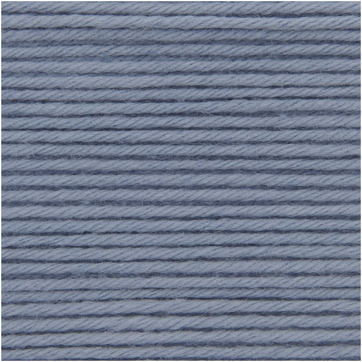Rico Baby Dream dk uni, weiches Garn in Rauchblau von Rico Design, ideal für luxuriöse Strickprojekte.