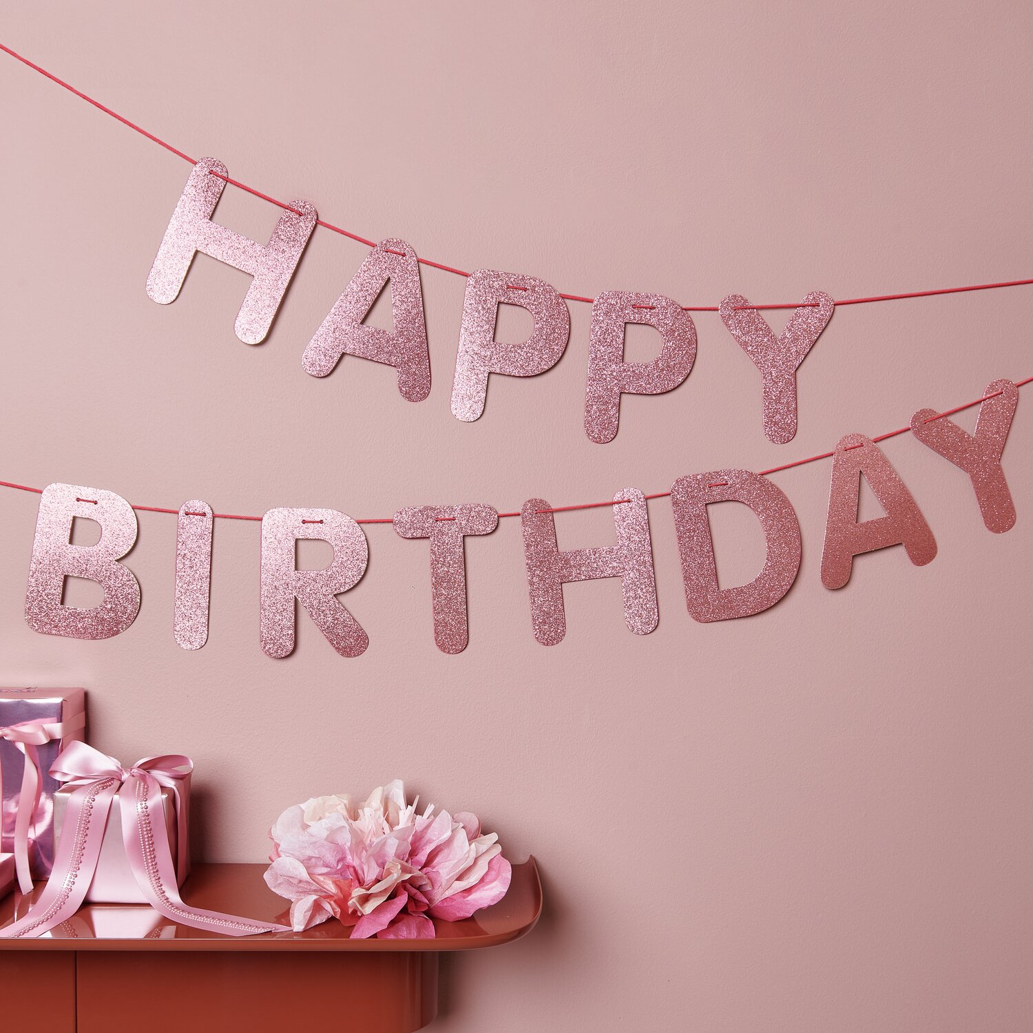 Paper Poetry Girlande Happy Birthday Glitter in Rosa, 5m lang, von Rico Design, ideal für Geburtstagsfeiern.