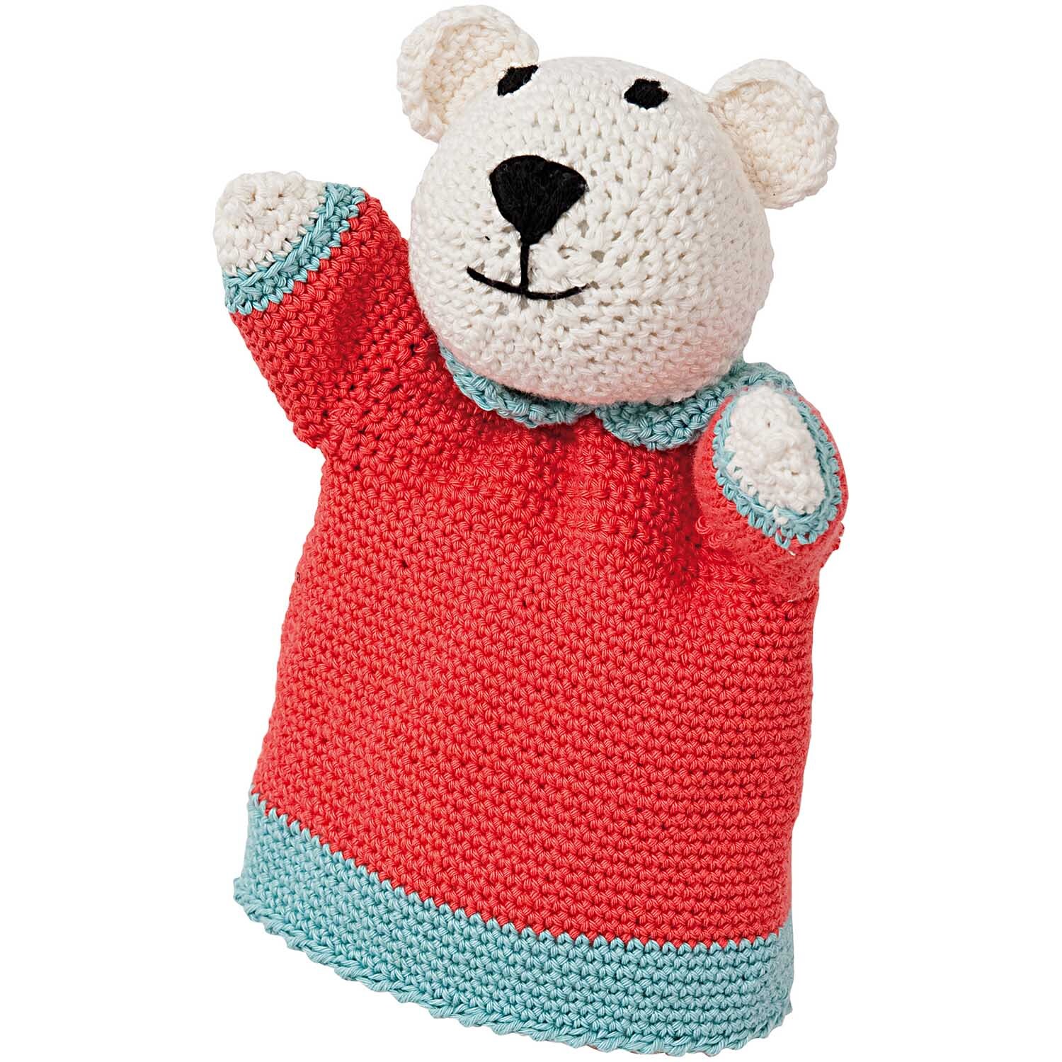 Bastelpack Handpuppe Bär: Häkelset von Rico Design zeigt bunte Bärenhandpuppe mit rotem und blauem Kleid.