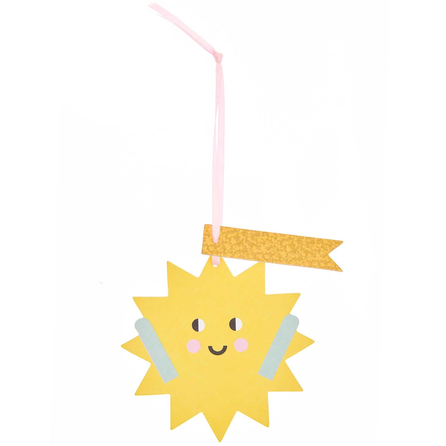 Paper Poetry Geschenkanhänger Sonne, 4 Stück. Gelber Sonnenanhänger mit Gesicht und rosa Band von Rico Design.