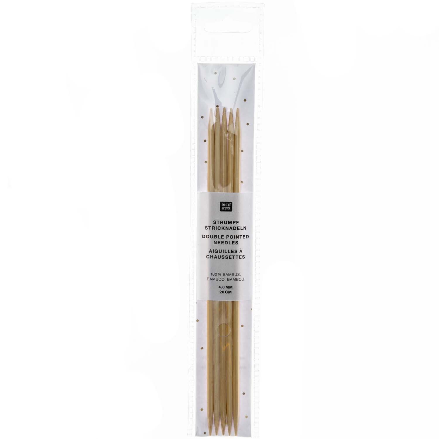 Nadelspiel 20cm Bambus von Rico Design, bestehend aus mehreren Bambusnadeln in einer transparenten Verpackung. Ideal für Strickprojekte.
