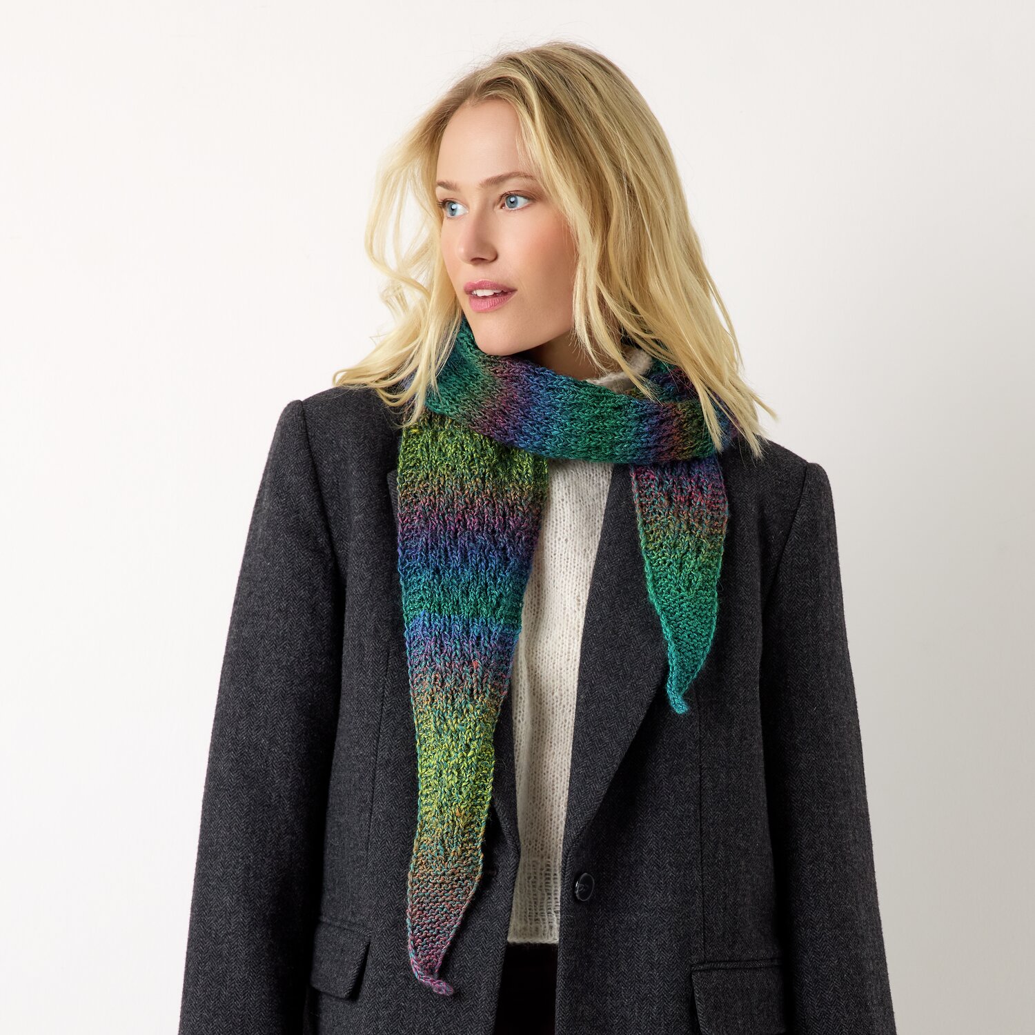 Strickset Dreieckstuch Modell 28 aus Die Neue Masche No. 13 von idee. Creativmarkt