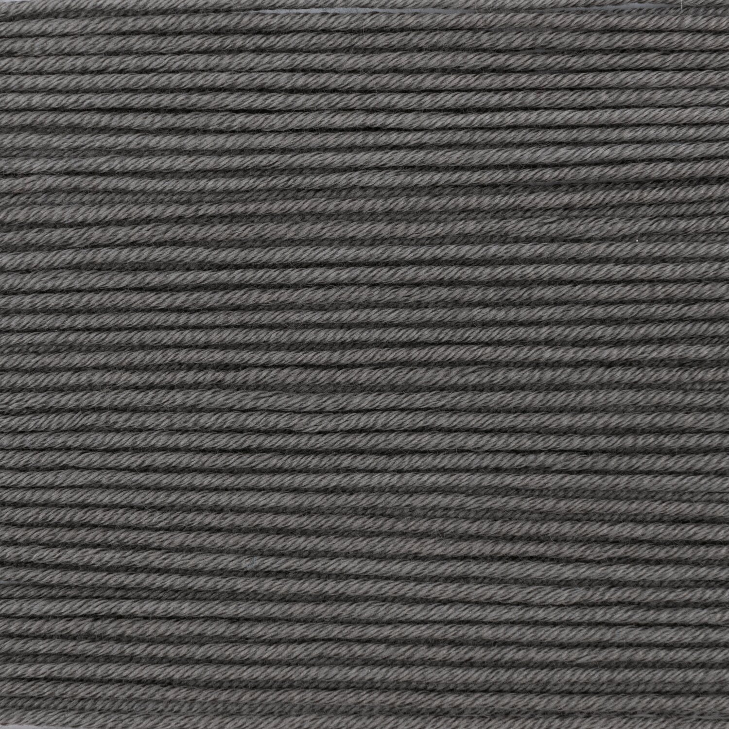 Wickelkarte des Garns Essentials Cotton dk in der Farbe 107 Dunkelgrau.