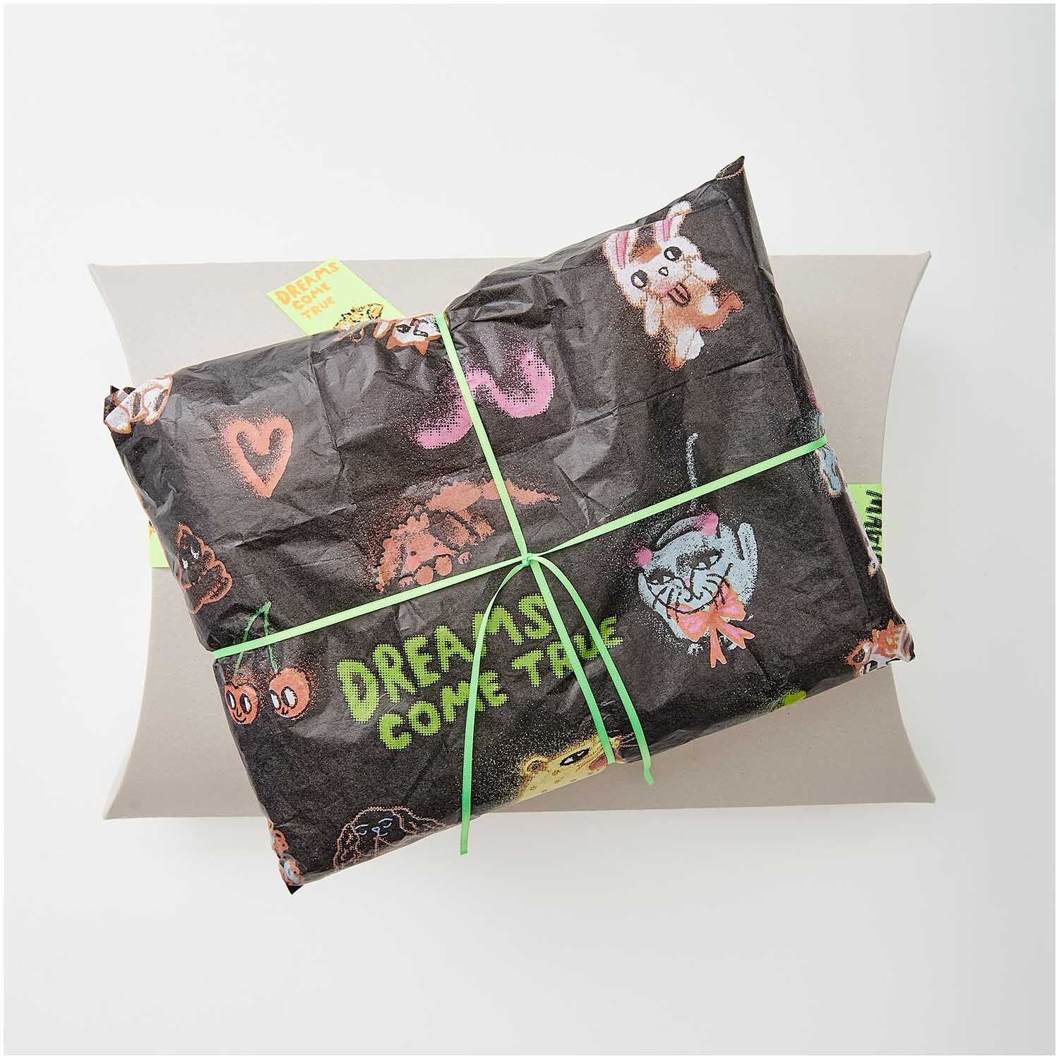 Paper Poetry Seidenpapier Airbrush 50x70cm mit bunten Illustrationen und grüner Schleife verpackt.