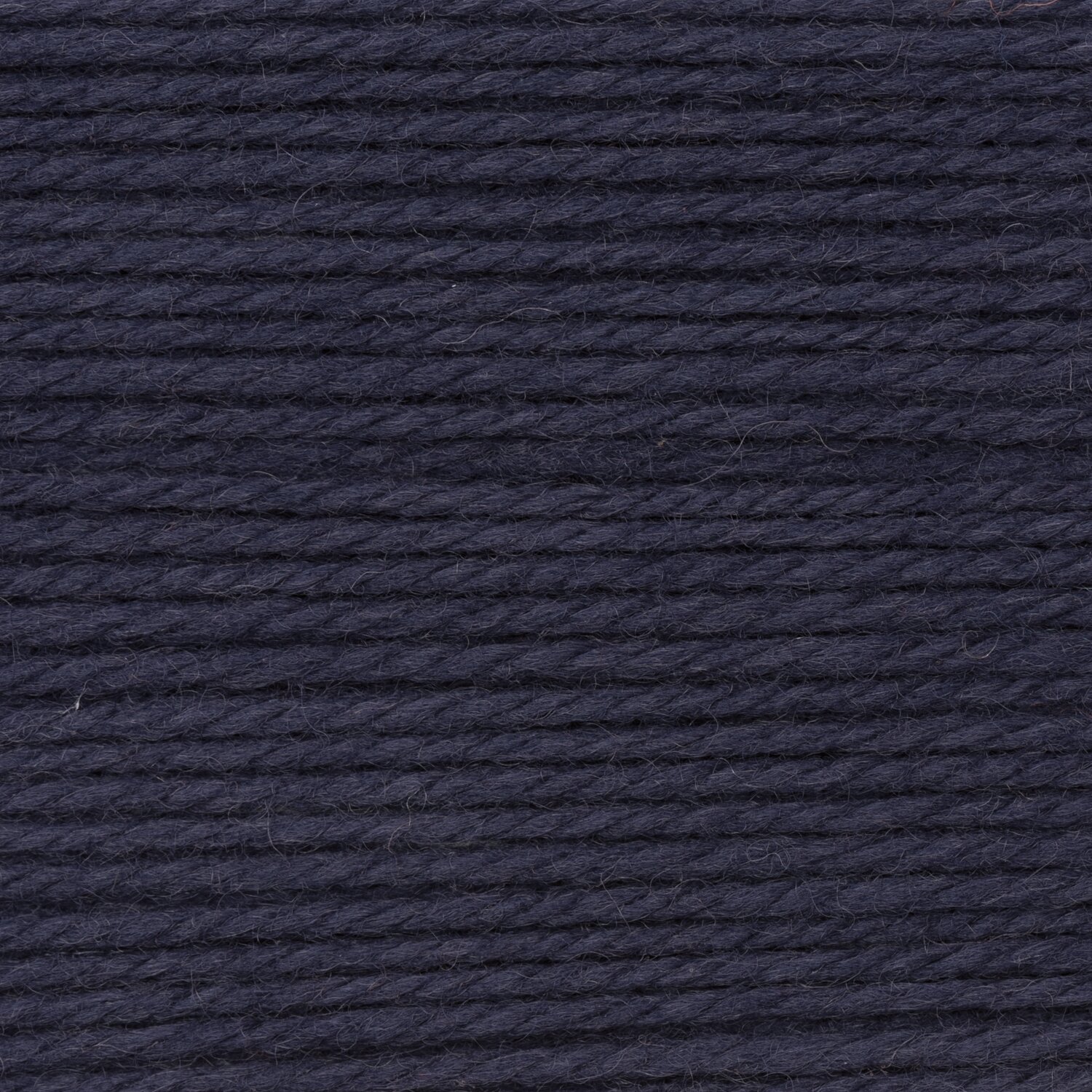 Wickelkarte des Garns Essentials Soft Merino aran in der Farbe 039 Nachtblau.