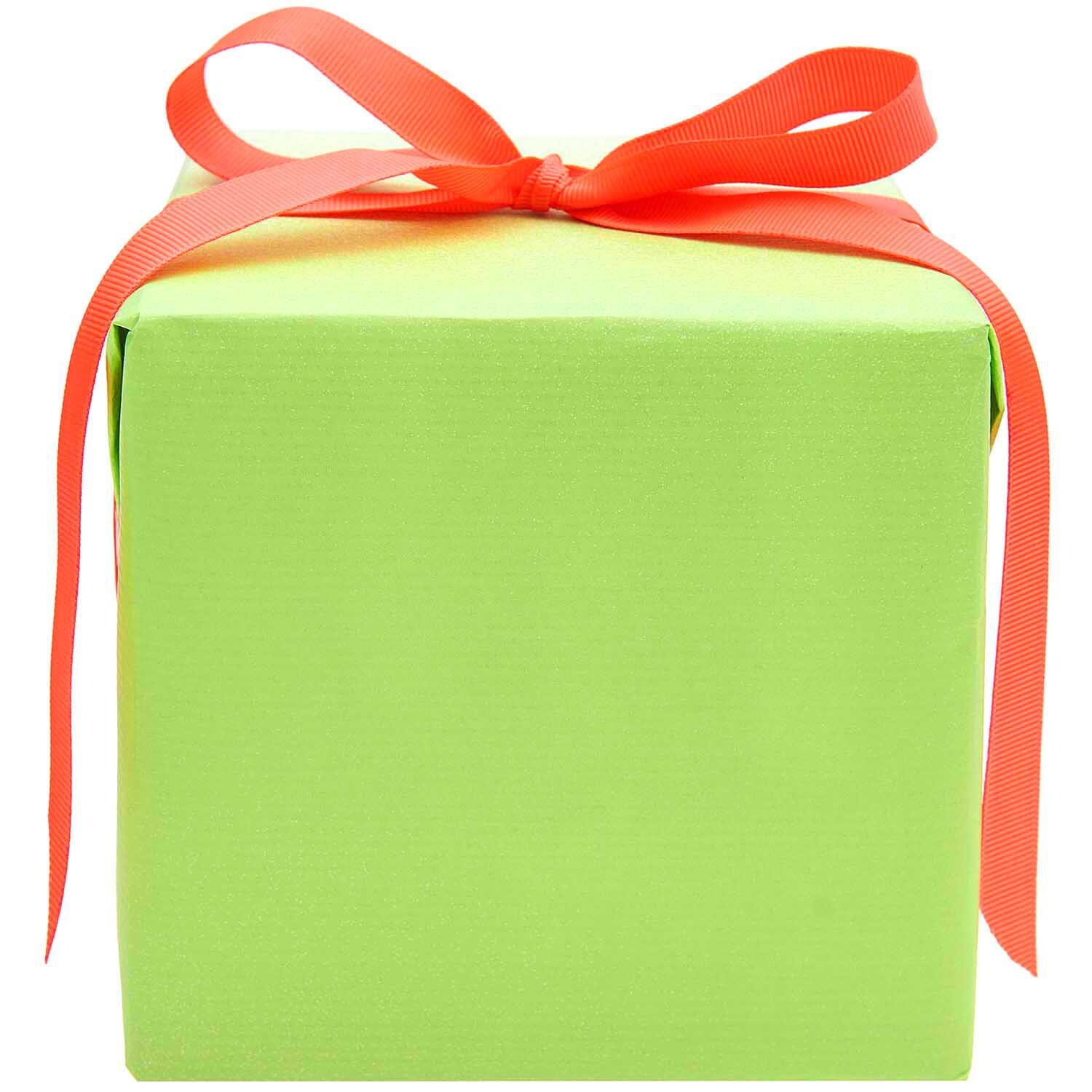 Paper Poetry Geschenkpapier mit neon grünem Farbverlauf, verpackt als Geschenk mit roter Schleife. Marke: Rico Design.