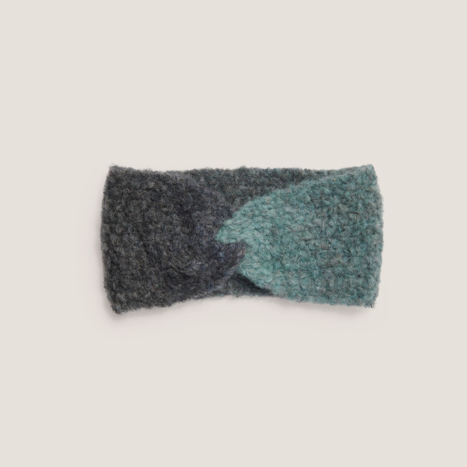 Fashion Alpaca Superfine Heavens Big Cloud Stirnband in Grau und Blau. Weiches, gestricktes Accessoire für kalte Wintertage.