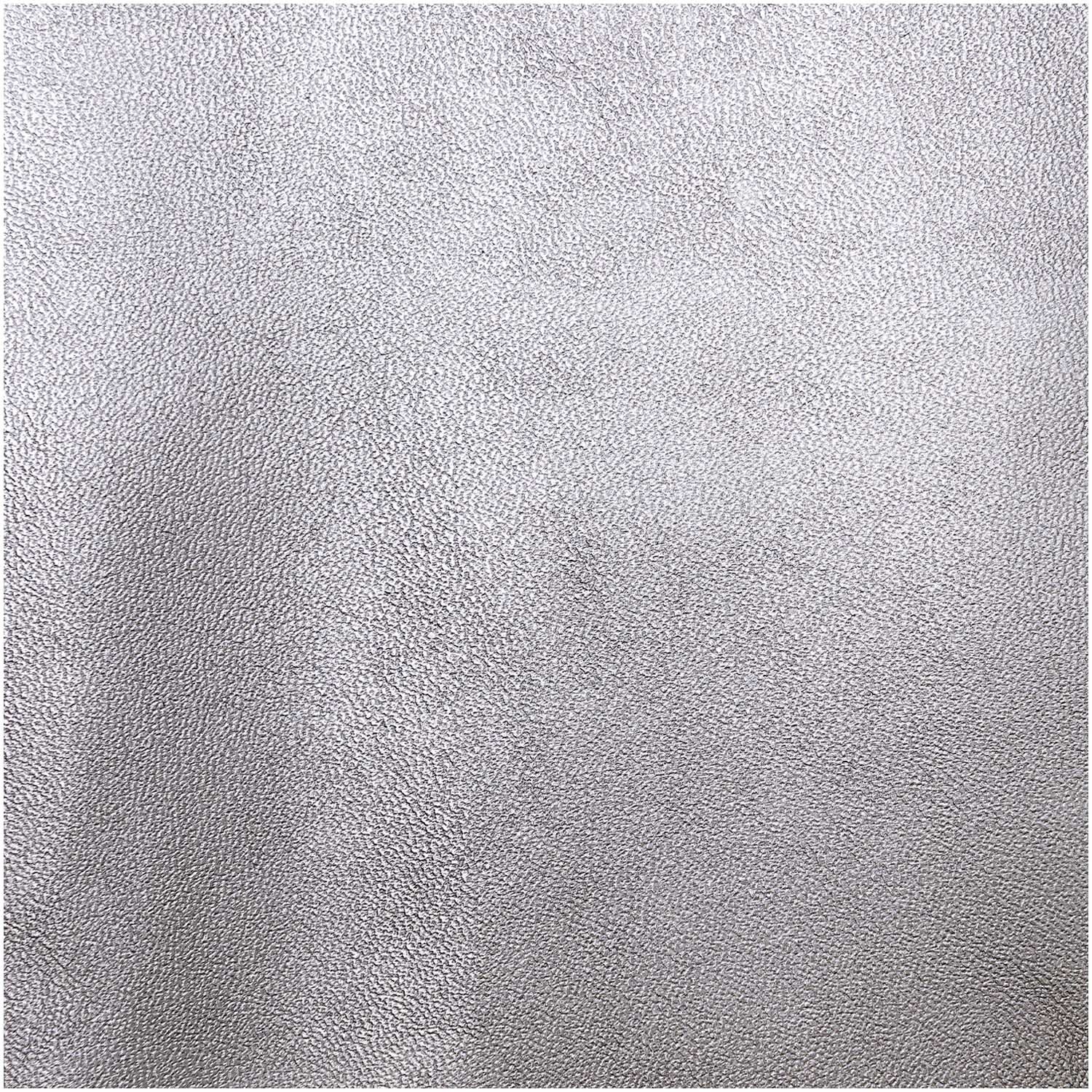 Kunstleder metallic 45x100cm von Rico Design in Silber, zeigt eine glatte, glänzende Oberfläche.