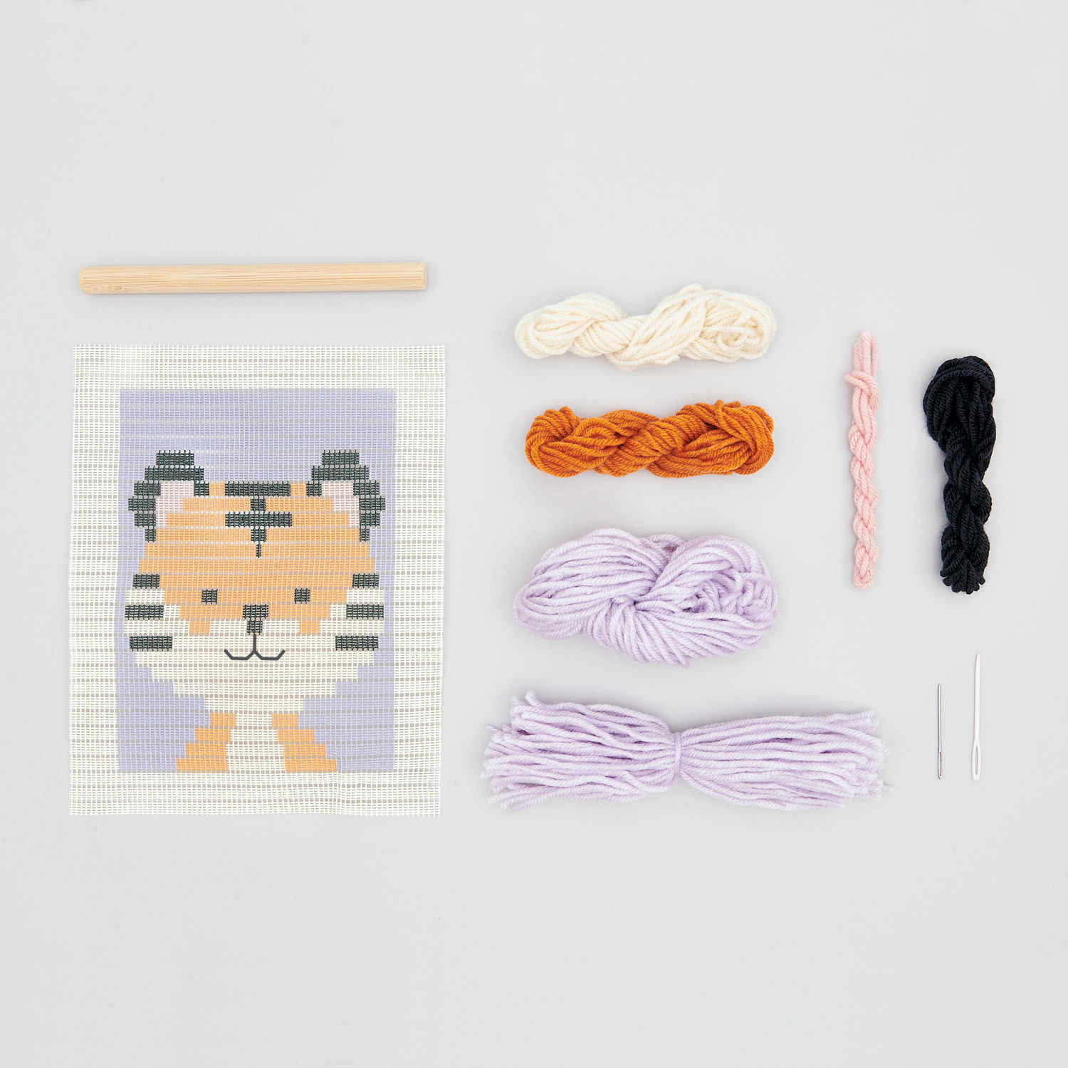 Longstitch Stickpackung Tiger: Stickset mit Tiger-Motiv, Garnen in verschiedenen Farben und Sticknadel. Größe 18x30cm.