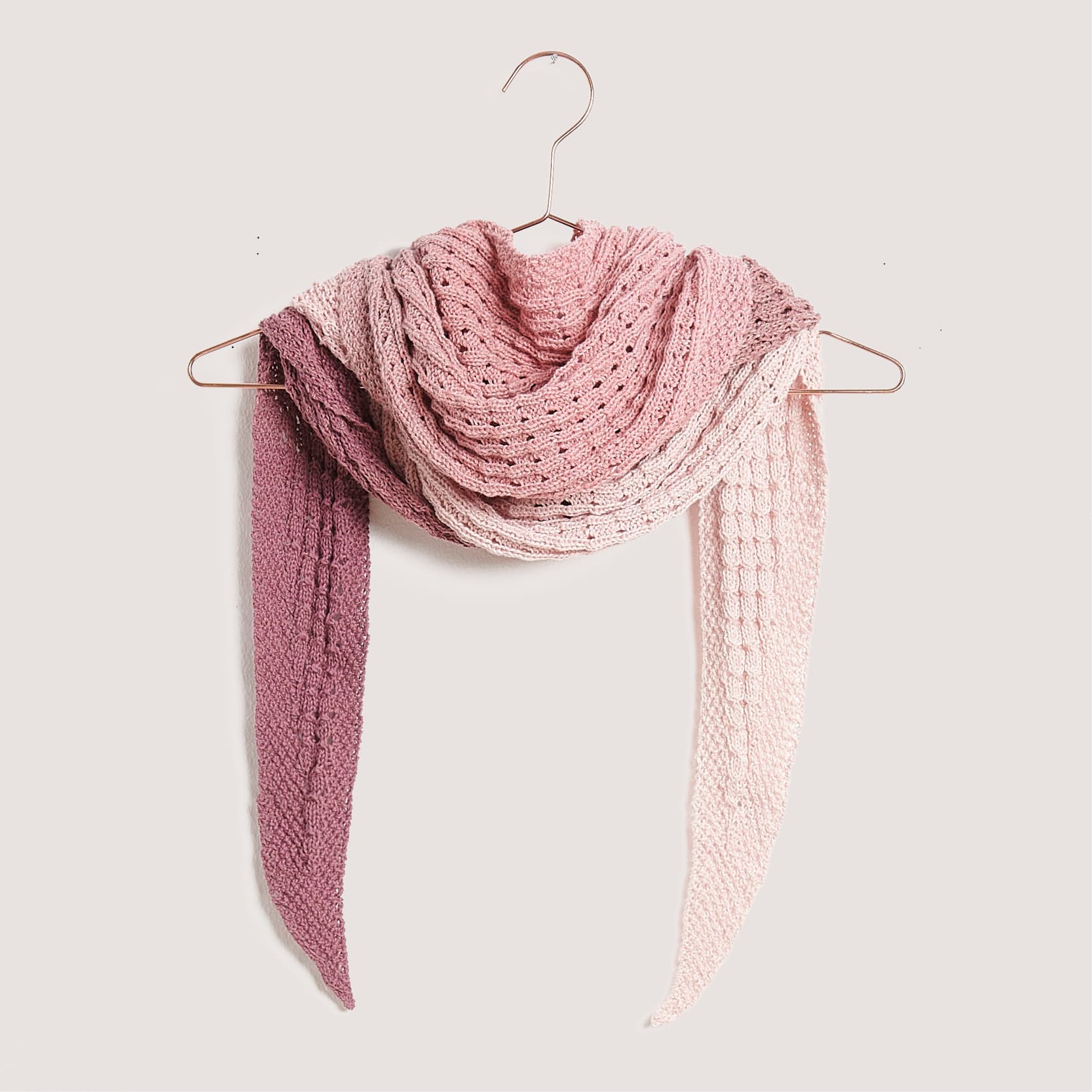 Gestricktes Dreieckstuch: Modell 18 aus dem Heft Lovewool No. 18