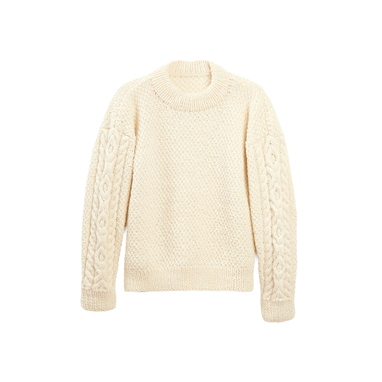 Creme-weißer Herren-Pullover in gestricktem Perlmuster und plastischem Zopfmuster an den Ärmeln, hängt an einem Kleiderbügel.