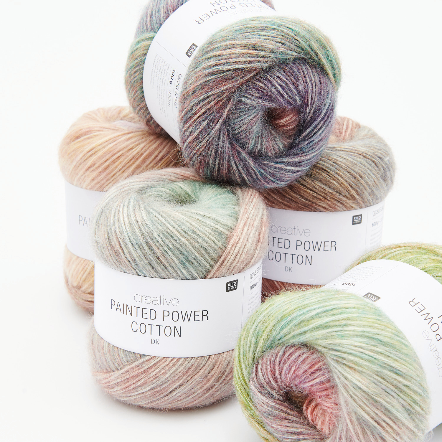 Creative Painted Power Cotton dk Sortiment, 5 kg, 50-teilig. Mehrfarbige Garnknäuel von Rico Design.