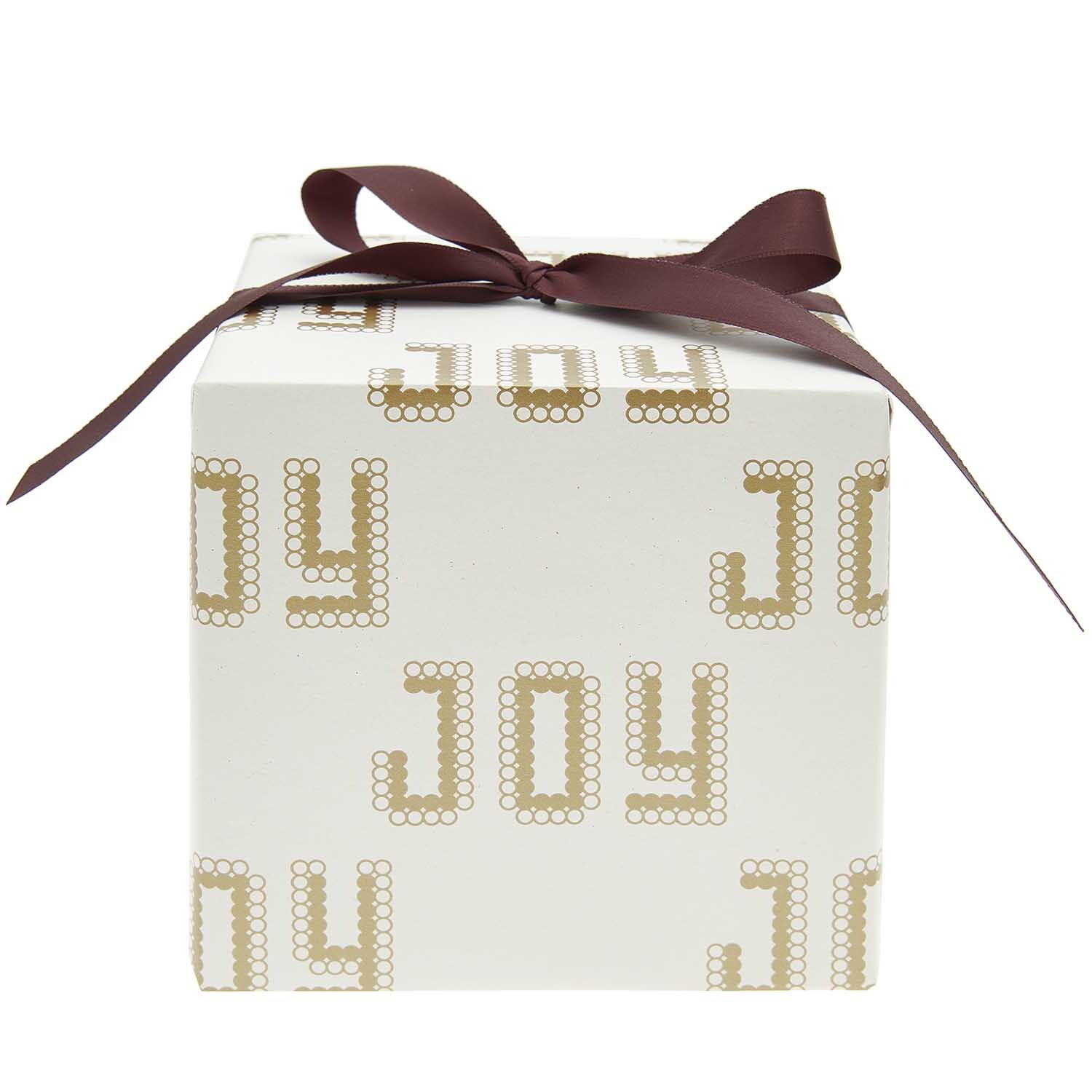 Paper Poetry Geschenkpapier Joy mit goldenen Buchstaben und brauner Schleife, ideal für festliche Anlässe. Marke: Rico Design.