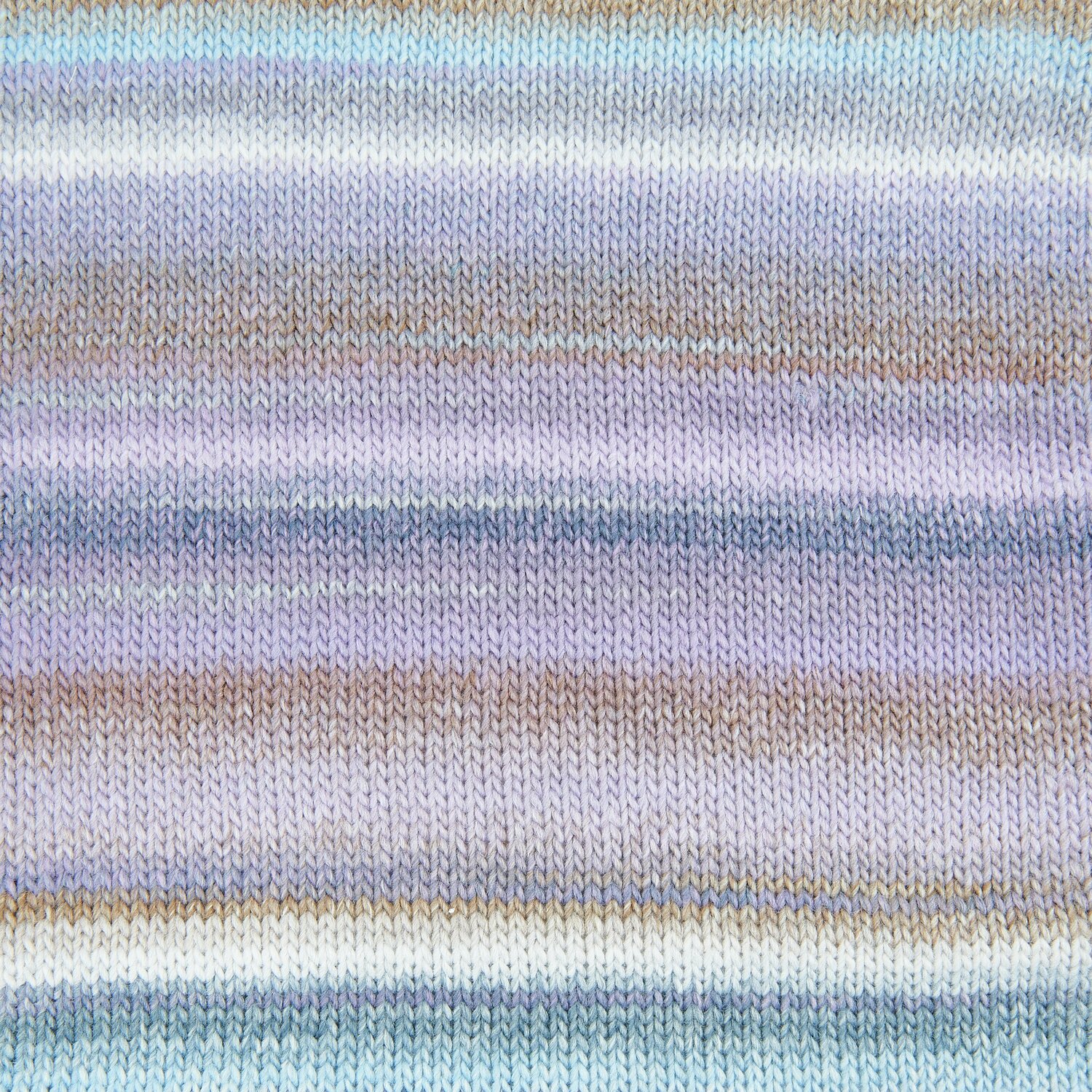 Creative Melange chunky, weiches Garn von Rico Design in sanften Violetttönen, ideal für Strickprojekte.