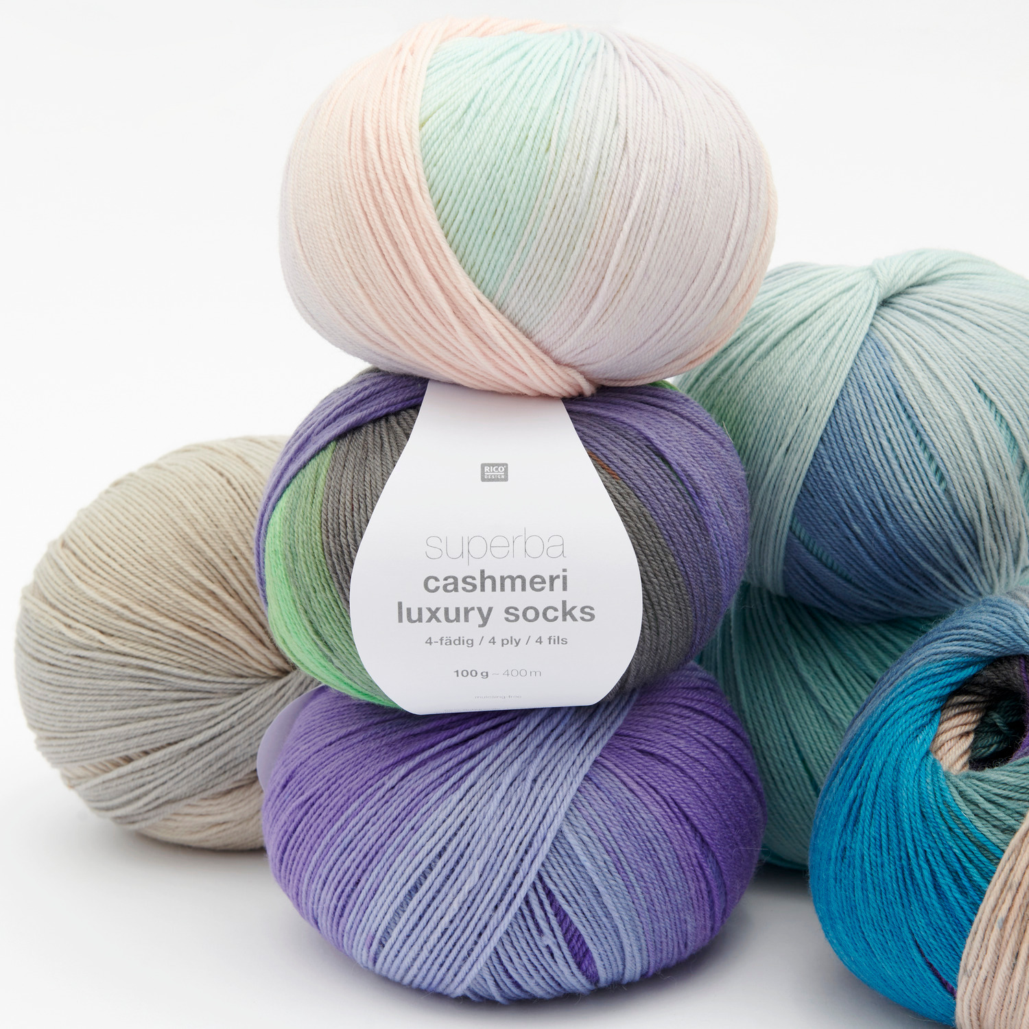 Superba Cashmeri Luxury Socks, weiche Wolle in sanften Pastelltönen, ideal für Strickprojekte.