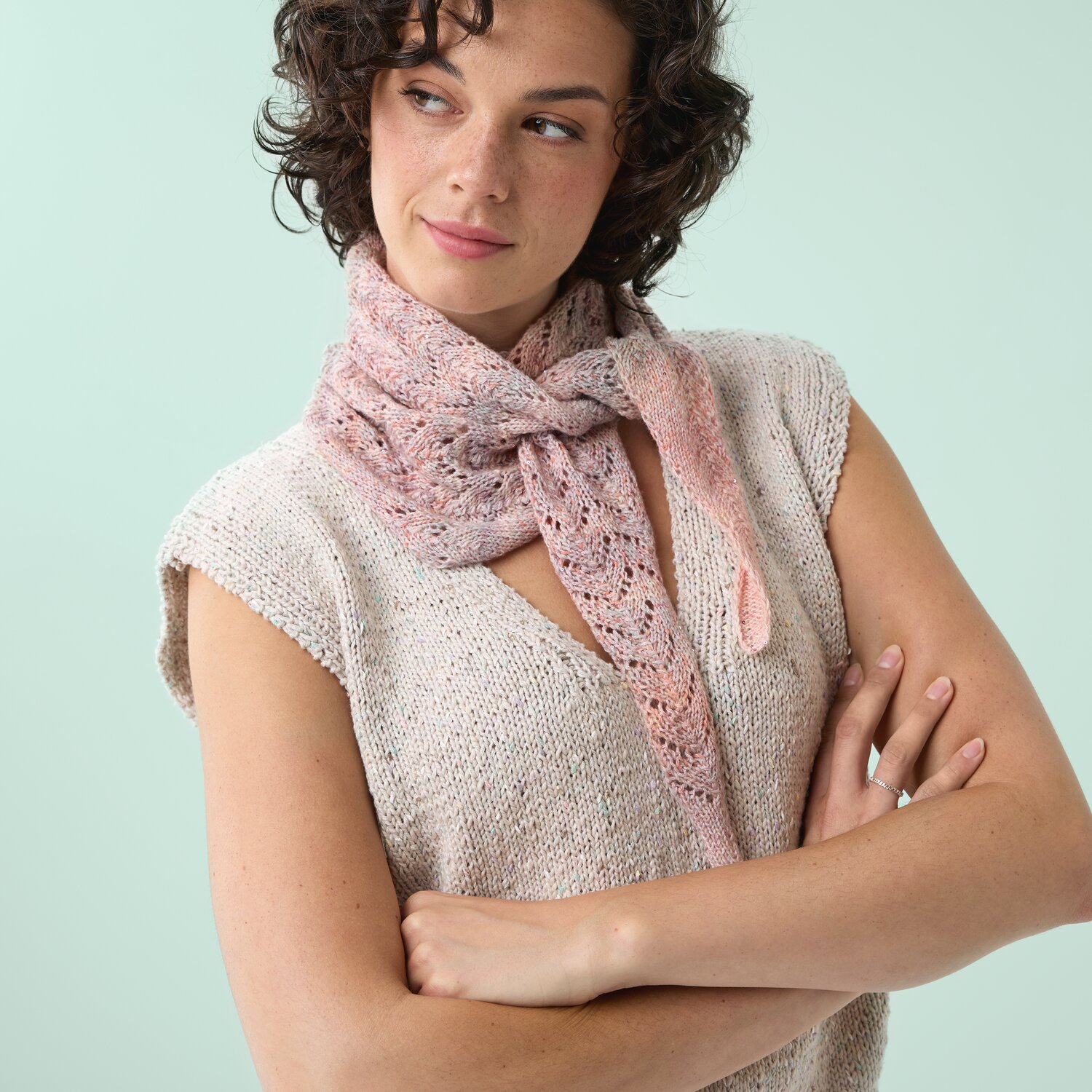 Strickset Mini-Dreieckstuch Modell 04b aus Die Neue Masche No. 12 von idee. Creativmarkt