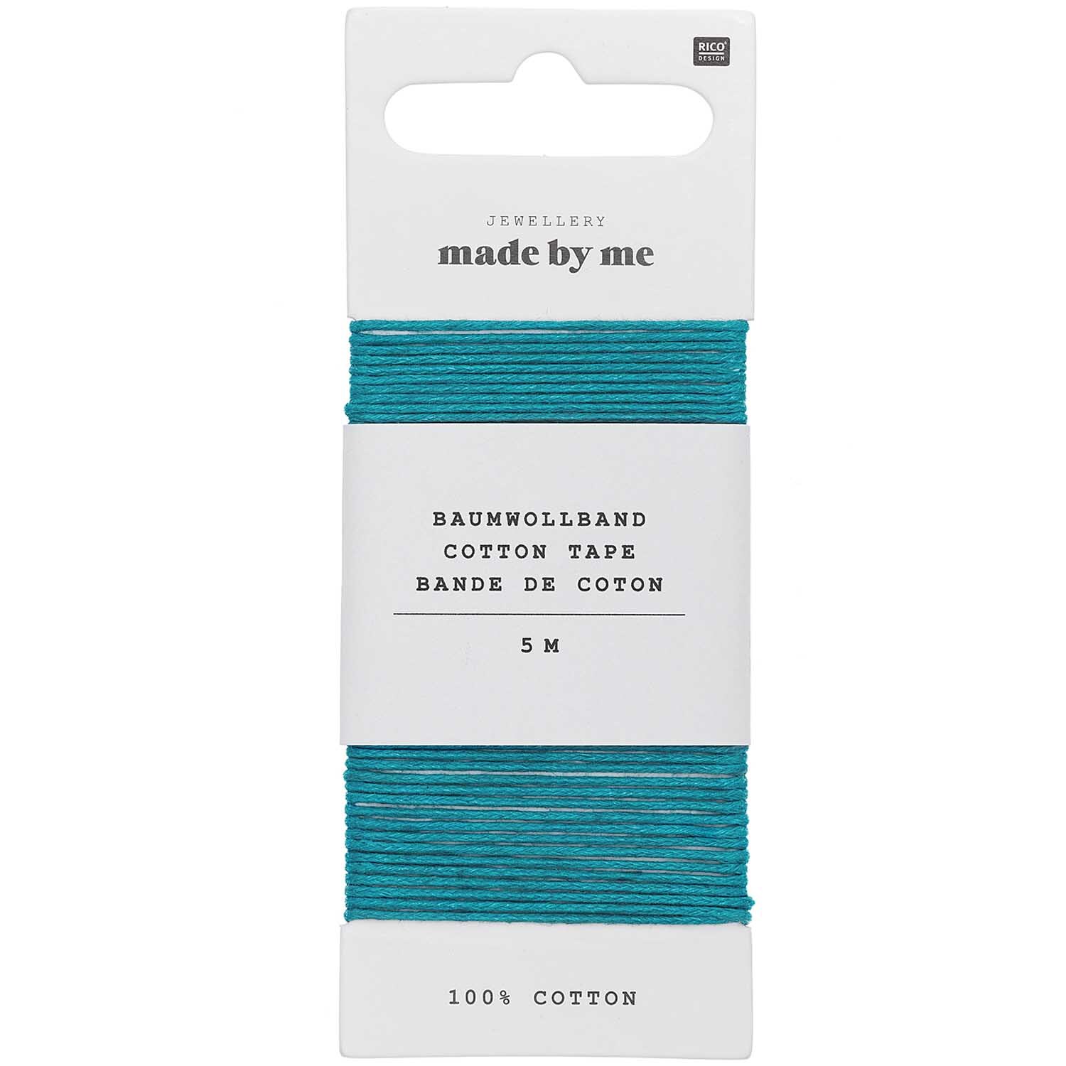 Baumwollband 1mm 5m in Cyan von Rico Design, auf einer weißen Verpackung mit 5m Länge präsentiert.