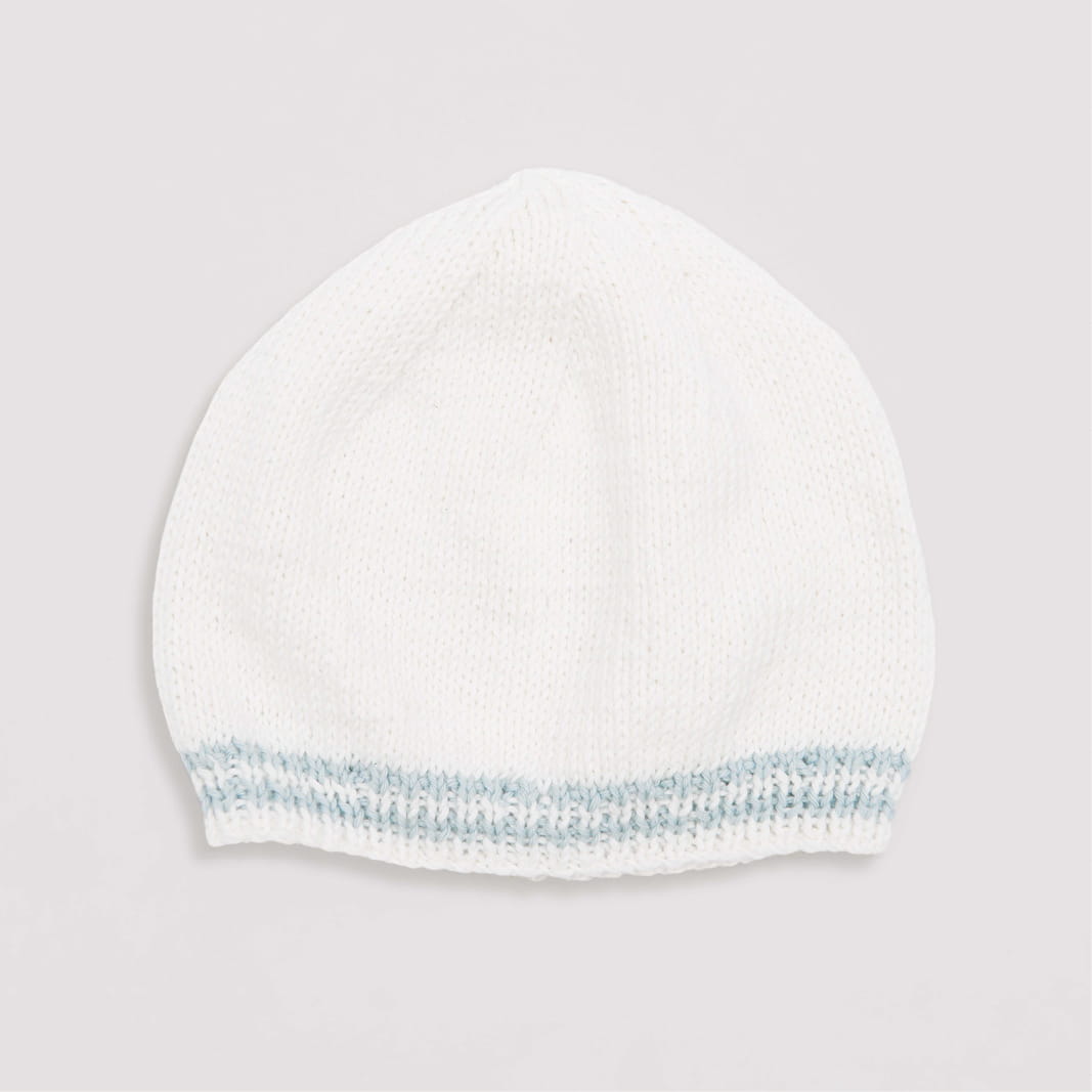 Gestrickte Babymütze weiß: Modell 11 aus dem Heft Rico Baby 039