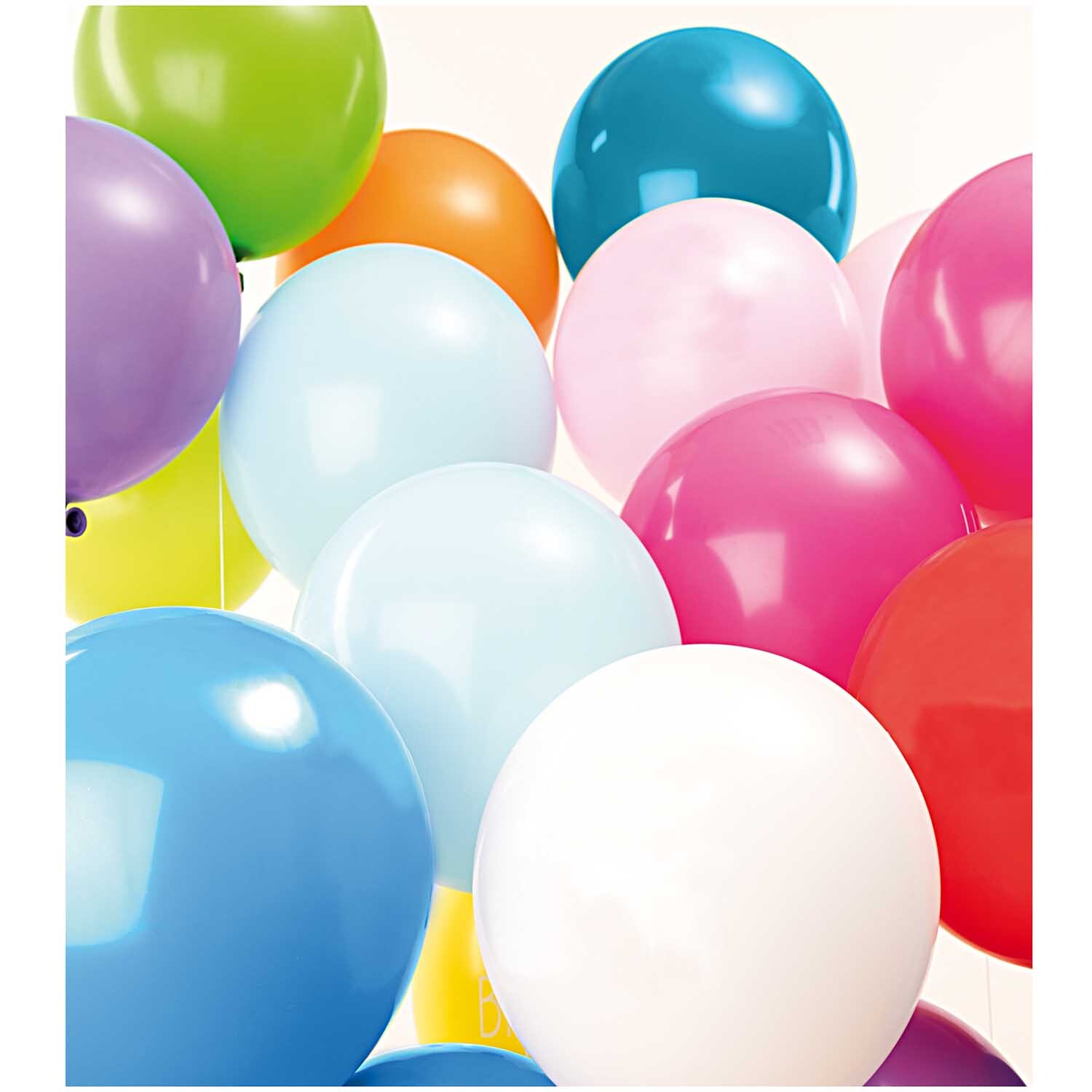Luftballon Mix mehrfarbig 30cm 12 Stück von Rico Design: Verschiedene bunte Ballons in lebhaften Farben schweben zusammen.