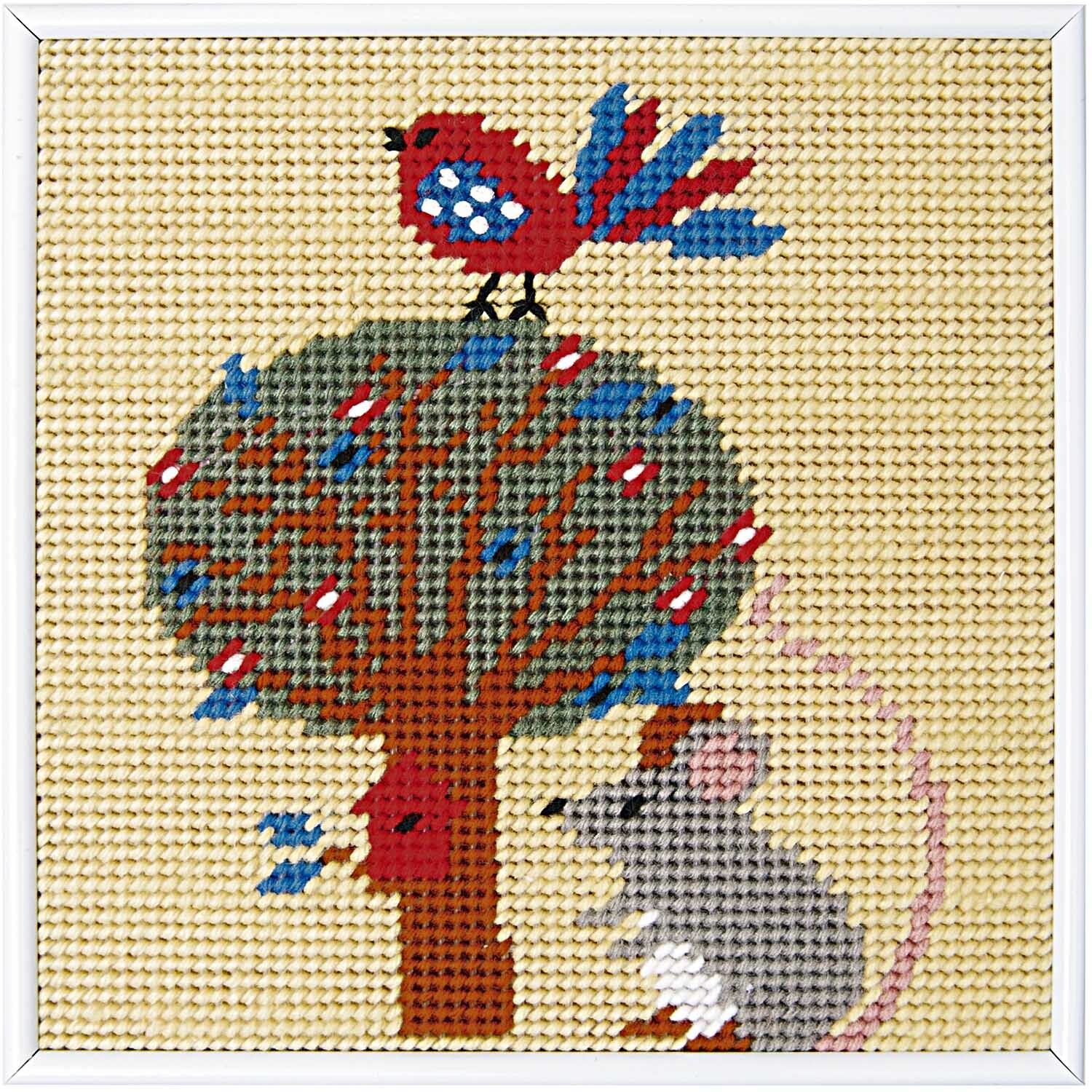 Stickpackung Maus 22x22cm zeigt eine bunte Stickerei mit einem Vogel auf einem Baum und einer Maus darunter. Ideal für Handarbeitsliebhaber.