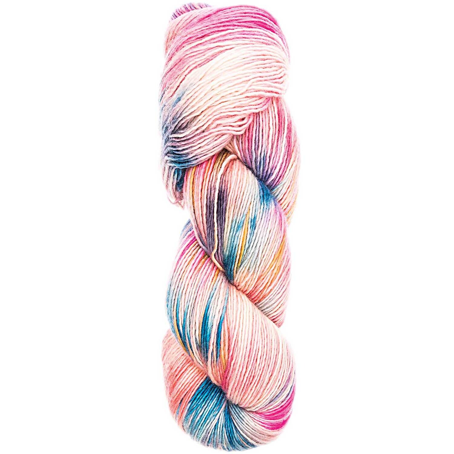 Luxury Hand-Dyed Happiness dk: Handgefärbtes Garn in Rosa-Blau von Rico Design, 100g, 390m, ideal für kreative Strickprojekte.