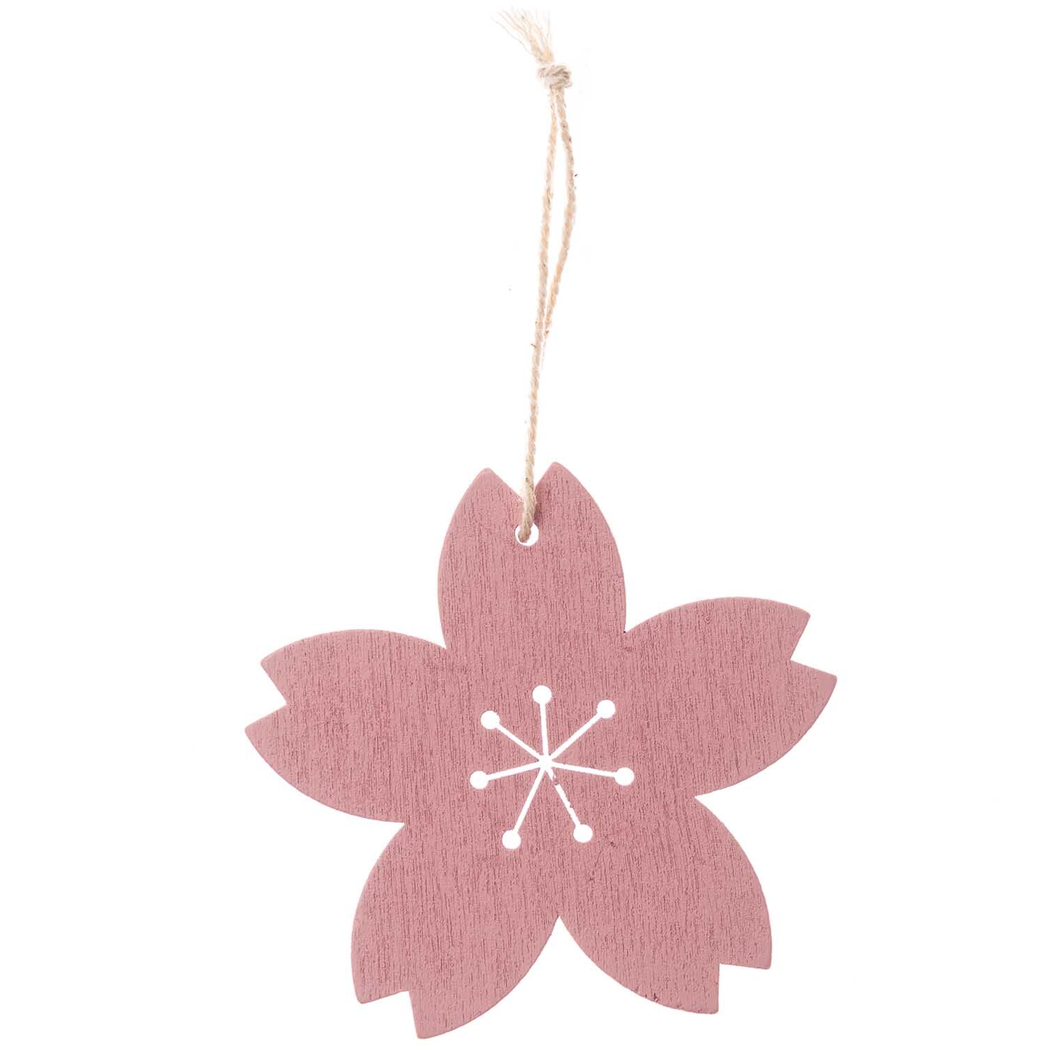 Hänger Blüte rosa 1 Stück: Ein rosafarbener Blütenanhänger von Rico Design mit weißem Muster, ideal für Dekorationen.
