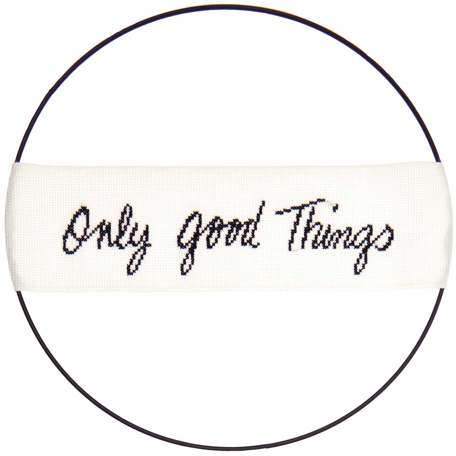 Stickpackung Band Optimism und Band Erdbeerranke von Rico Design zeigt ein gesticktes Band mit dem Schriftzug "Only good Things" in einem Stickrahmen.