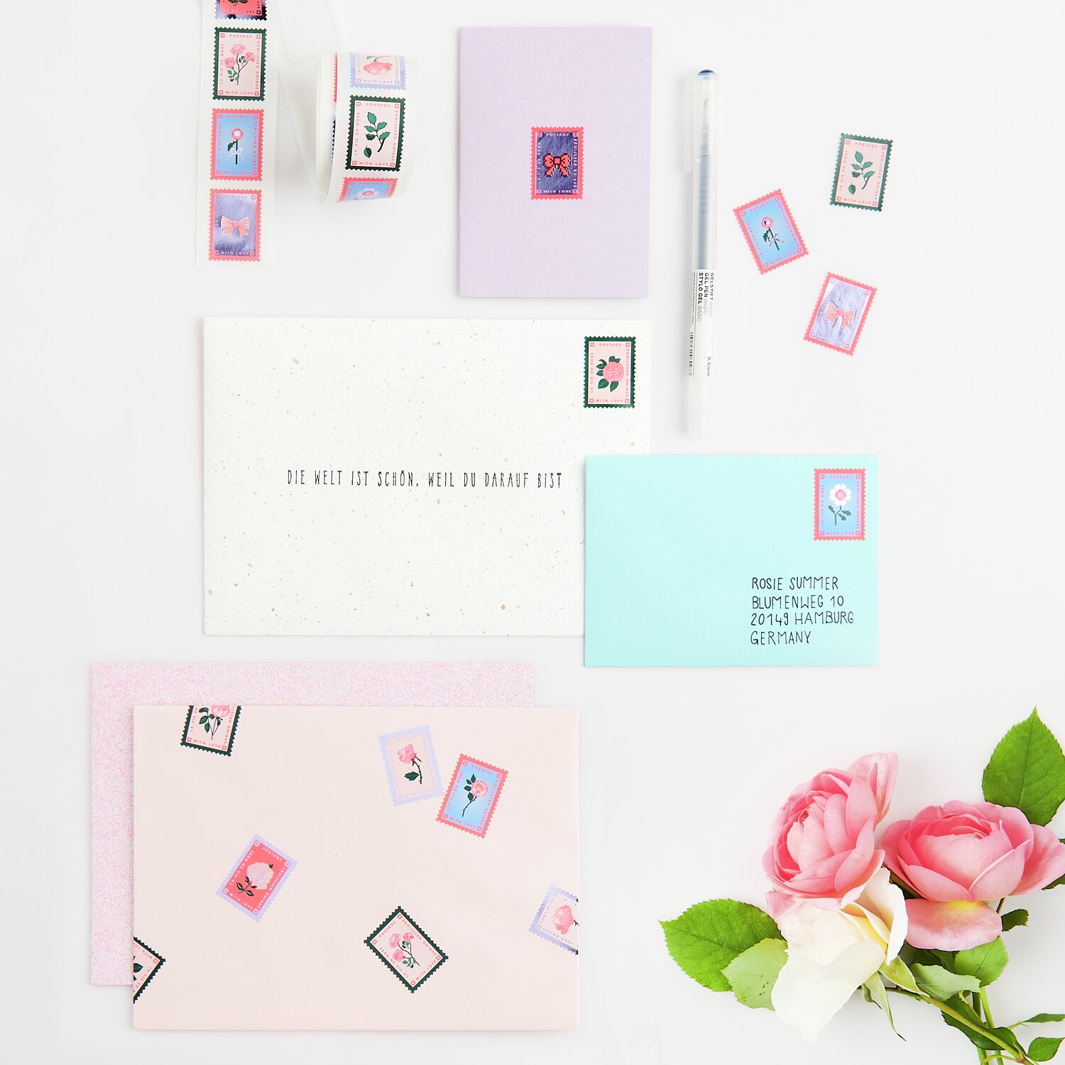 Paper Poetry Mini-Sticker La Vie en Rose Briefmarken auf buntem Briefpapier mit Blumenmotiv.
