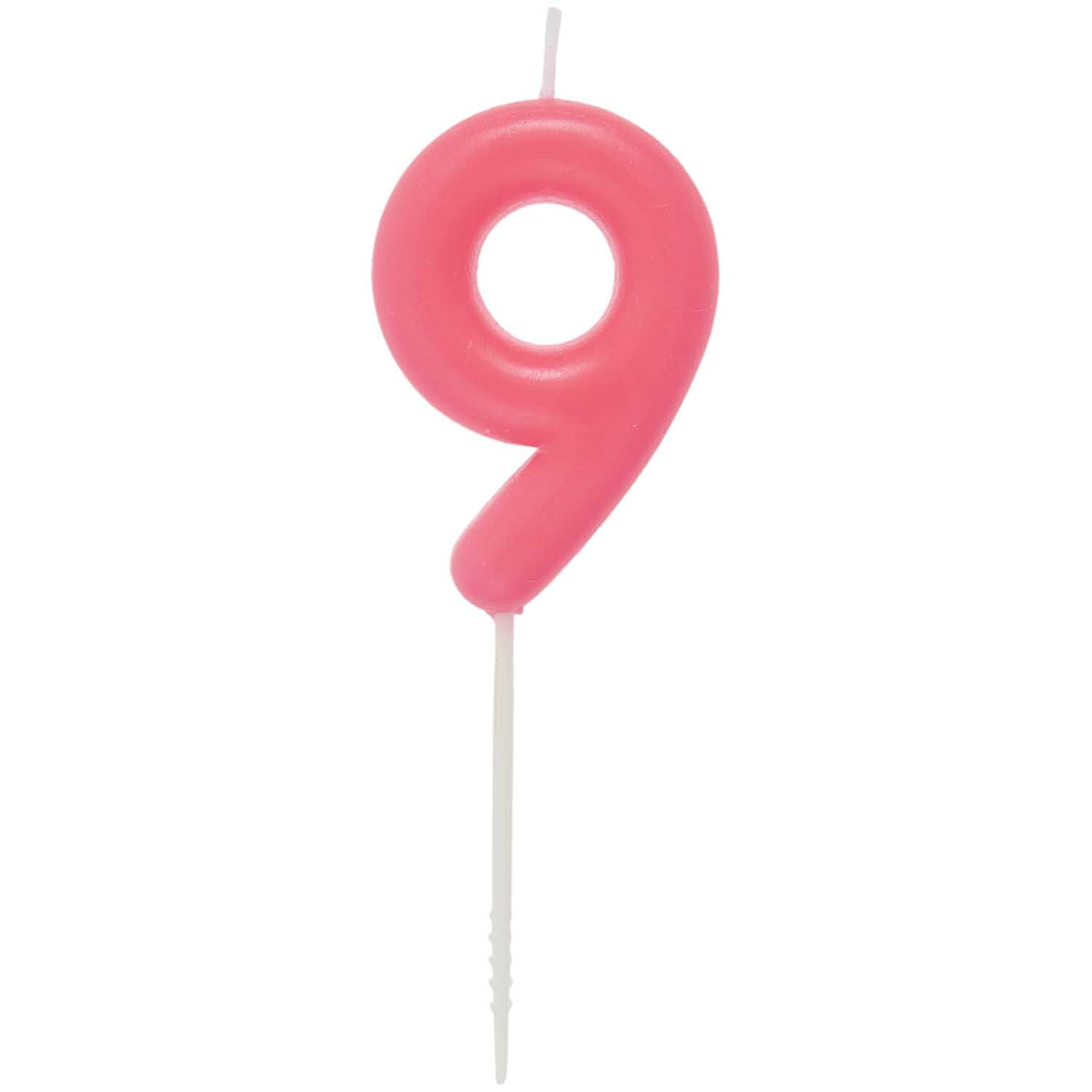 Zahlenkerze Neon Pink von Rico Design in Form der Zahl 9, ideal für Geburtstagsfeiern, 10,5 cm hoch.