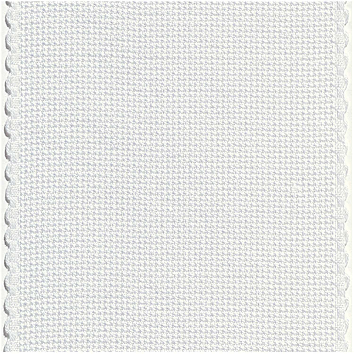 Aidaband wollweiß mit Bogenkante von Rico Design, zeigt feine Textur und gleichmäßige Stiche.