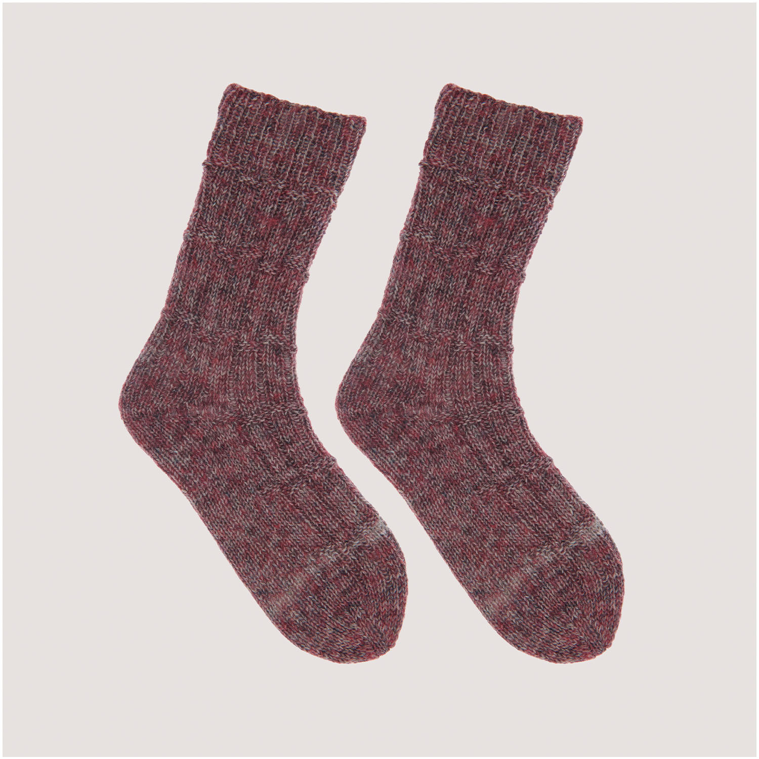 Strickset Socken Modell 10 aus Die Neue Masche Nr. 8, warme gestrickte Socken in Rot.