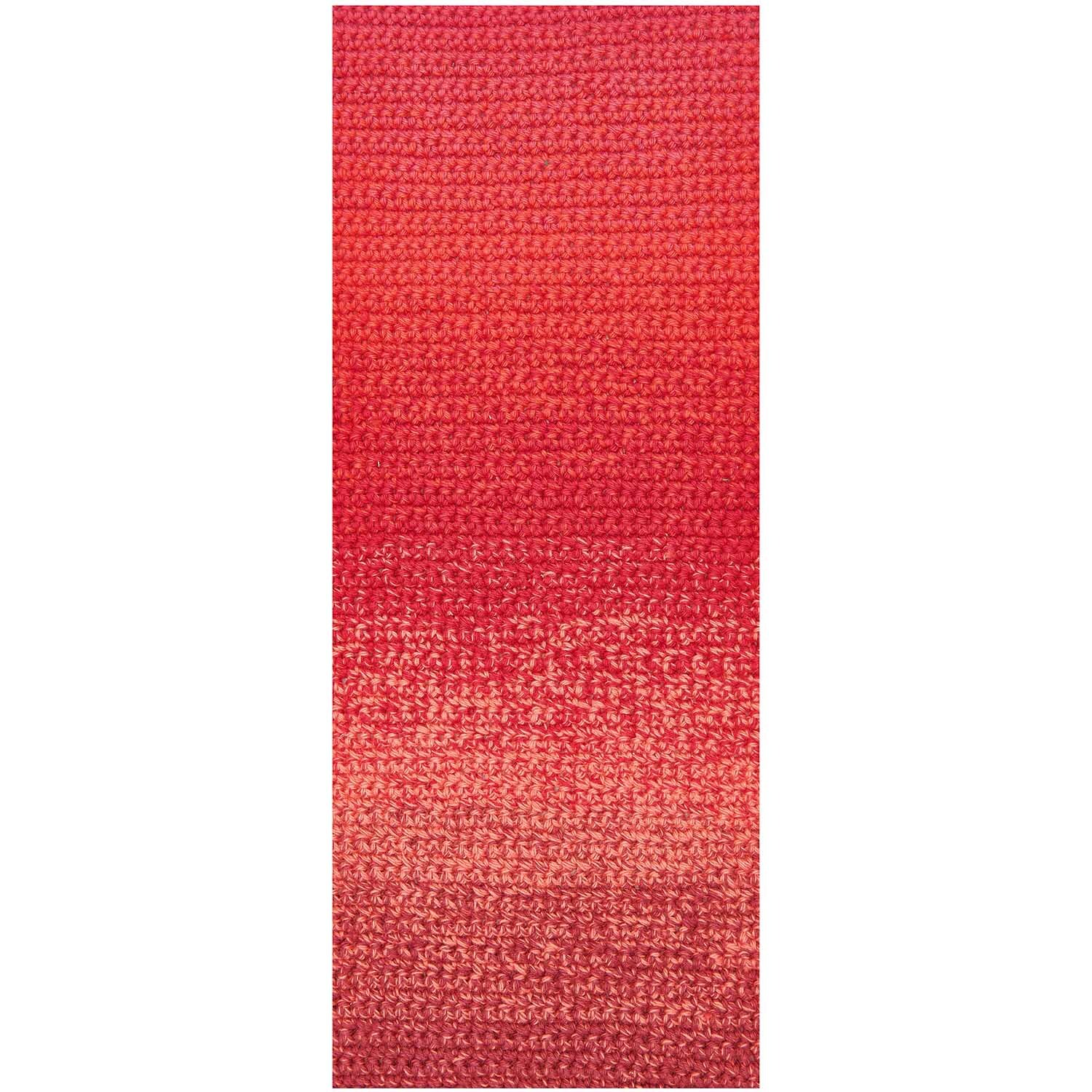 Ricorumi Spin Spin dk von Rico Design in Rot, 50g. Das Bild zeigt ein gestricktes Muster in verschiedenen Rottönen.