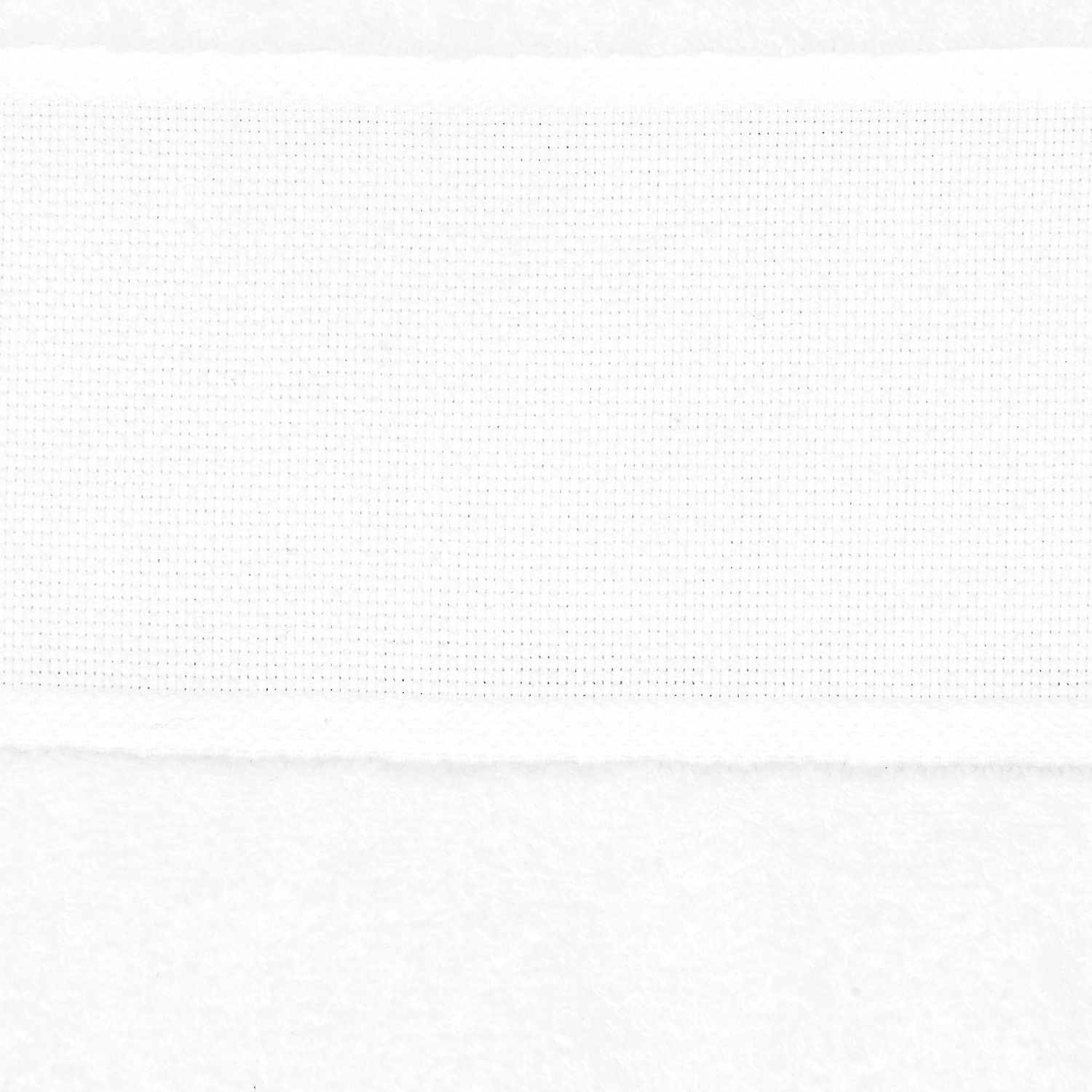 Handtuch von Rico Design in Weiß, GOTS-zertifiziert, zeigt eine Nahaufnahme der weichen Textur.