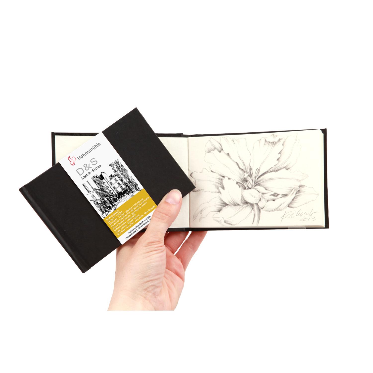 Skizzenbuch schwarz 140g 9x12,5cm von Hahnemühle, 30 Blatt, zeigt eine gezeichnete Blume.
