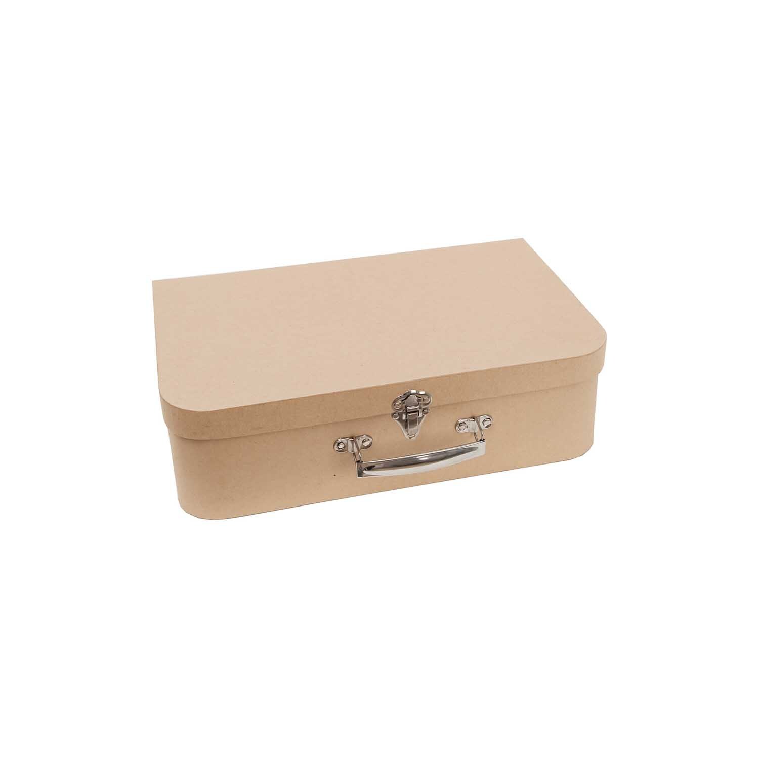 Koffer natur 12x5x8cm Pappe von Rico Design in Braun, mit Metallverschluss und Griff. Ideal für kreative Projekte und Aufbewahrung.