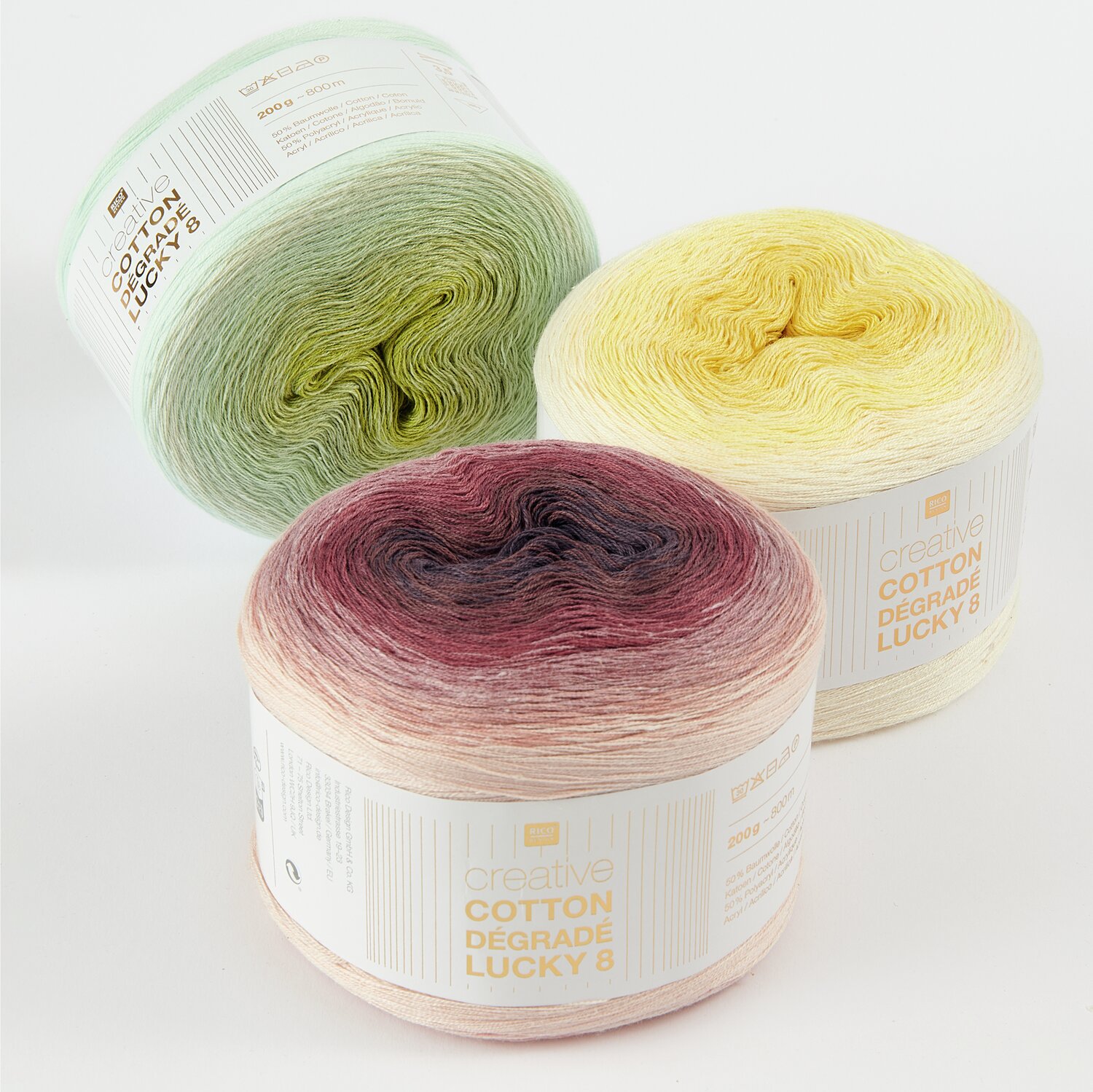 Creative Cotton Dégradé Lucky 8: Drei Garnrollen in Pastellfarben Zitrone, Aloe und Beere von Rico Design. Ideal für kreative Strickprojekte.