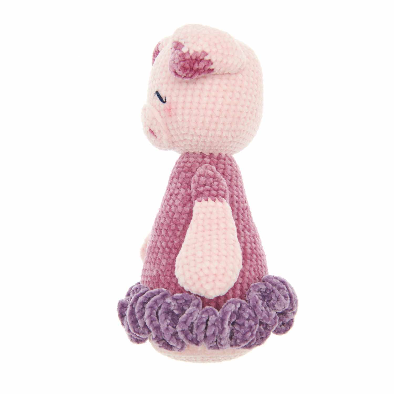 Häkelset Mama Schweinchen und Pepe zeigt ein rosa gehäkeltes Schweinchen mit lila Rock aus Ricorumi Mini Me.