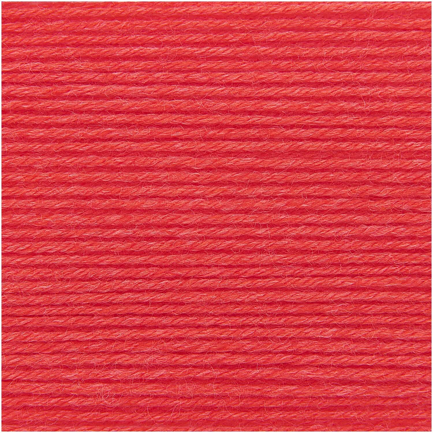 Superba Bamboo Uni 4fädig Garn in leuchtendem Rot von Rico Design, ideal für Strickprojekte.