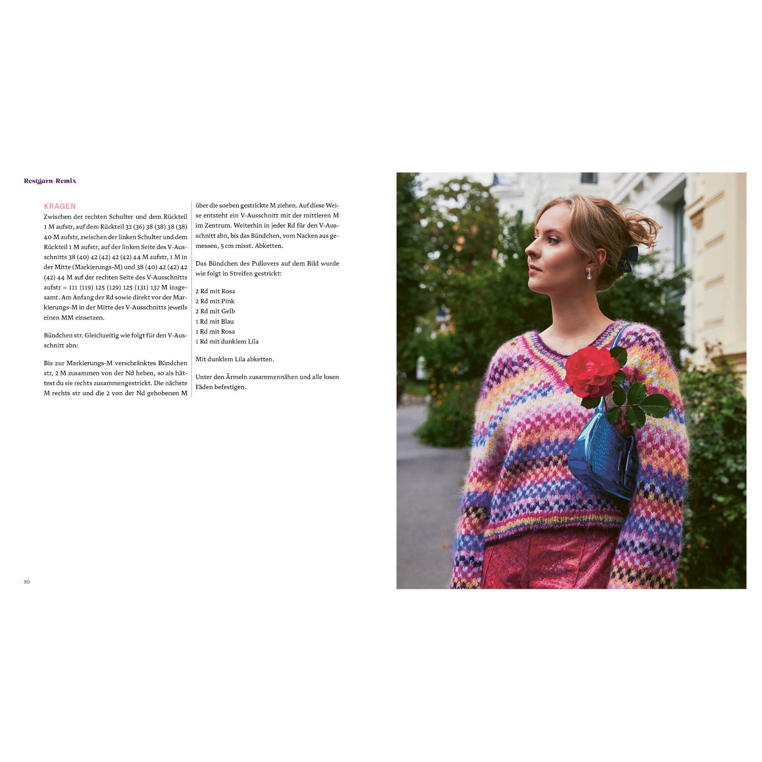 Restgarn-Remix Stricken: Frau in buntem Strickpullover mit Blumenstrauß, draußen stehend.