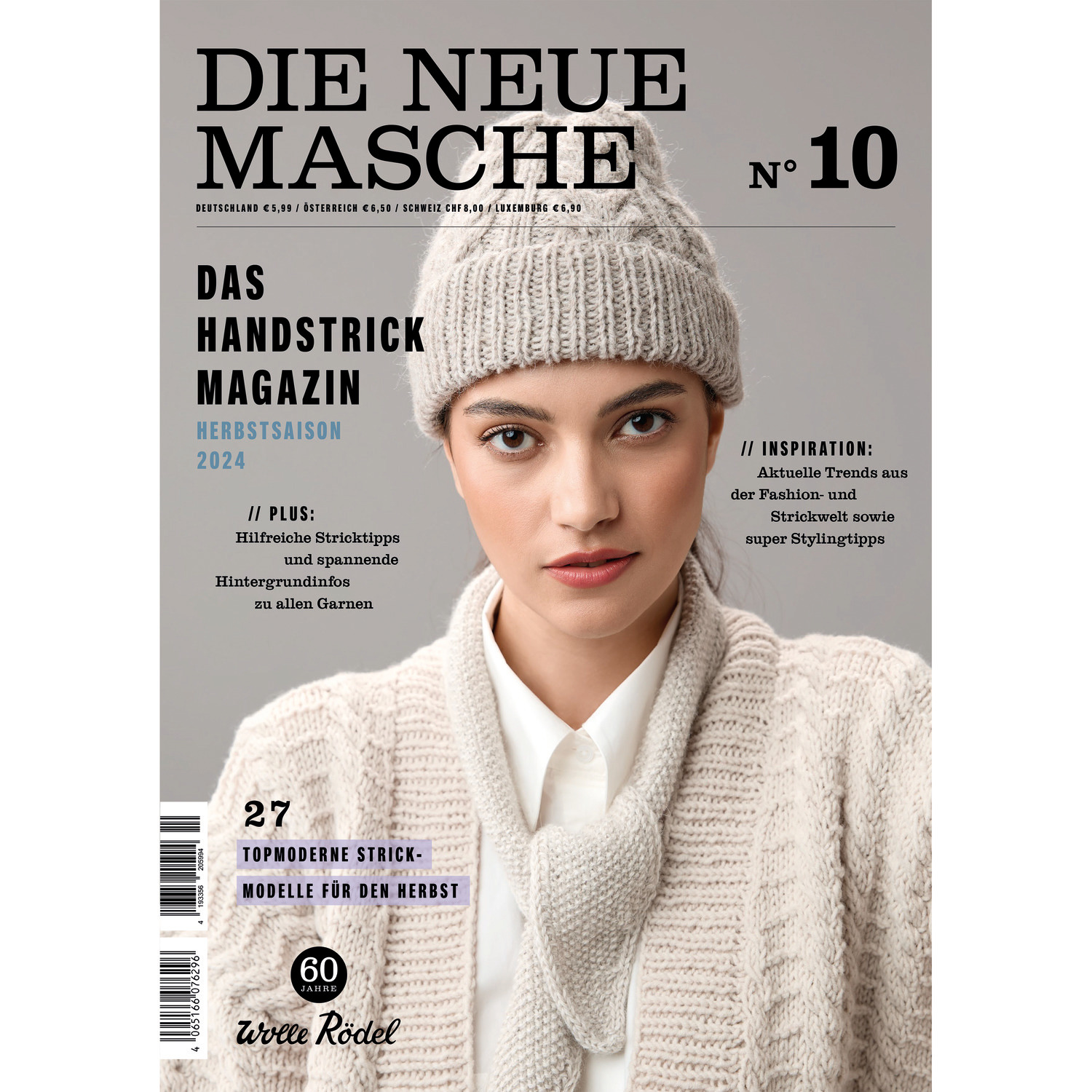 Strickset Mütze Modell 22 aus Die Neue Masche No. 10: Frau mit grauer Mütze und Schal, Herbstmode 2024.