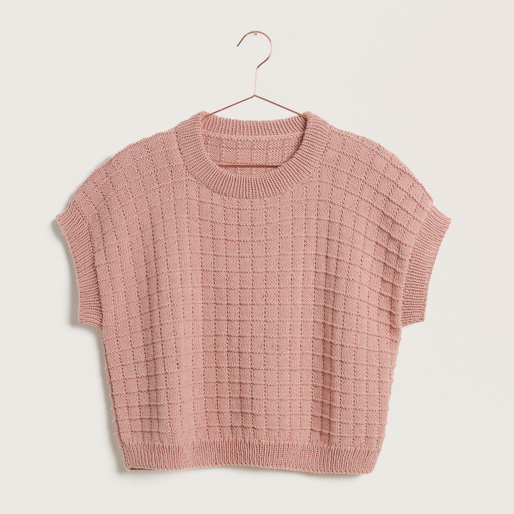Shirt auf grauem Hintergrund – zum Strickset