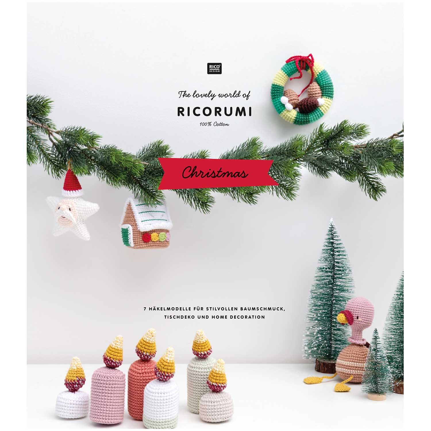 Ricorumi Christmas deutsch: Gehäkelte Weihnachtsdekorationen von Rico Design, darunter Figuren und Bäume.