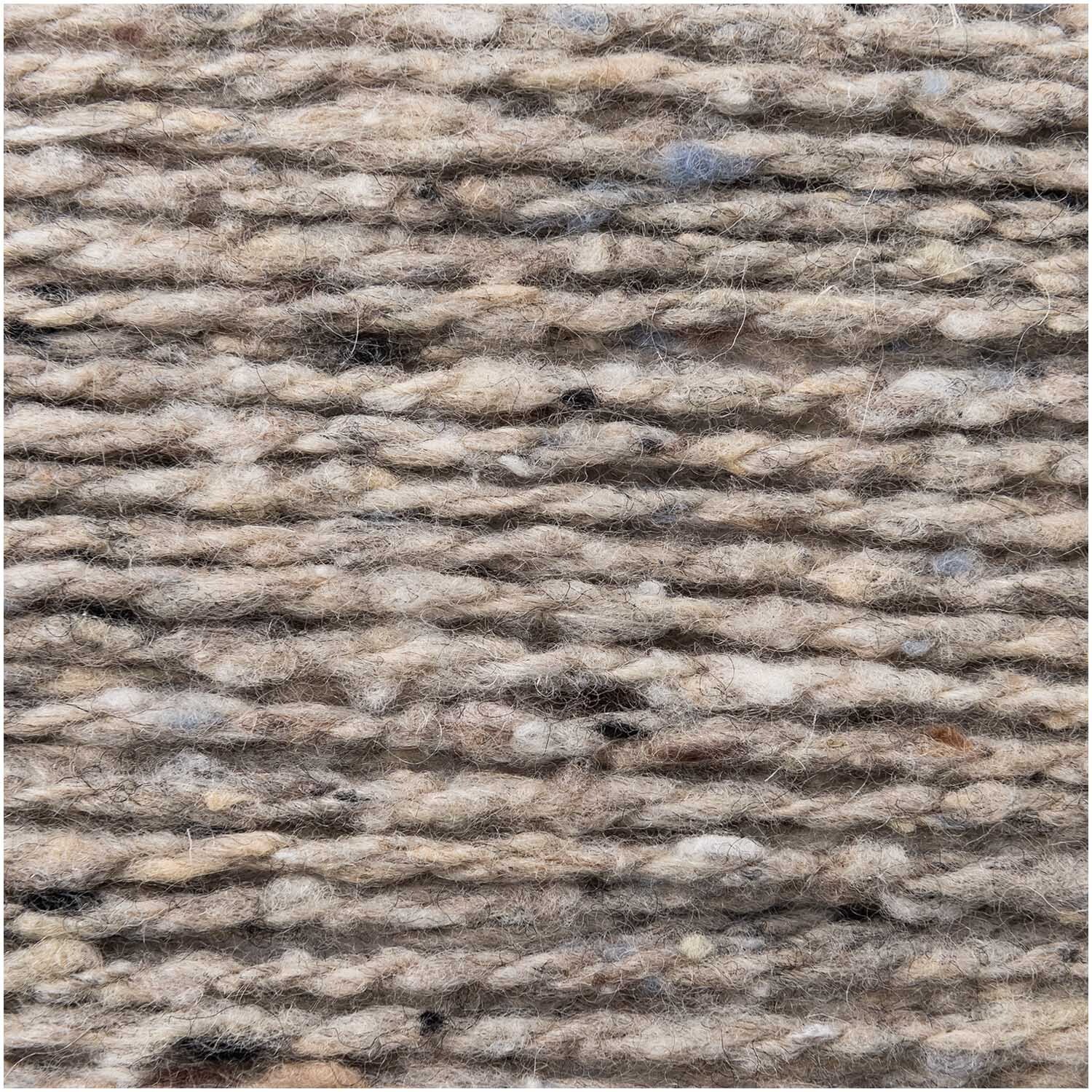 Fashion Modern Tweed aran von Rico Design: Nahaufnahme von naturfarbenem Garn, 50g, 95m. Ideal für Strickprojekte mit natürlichem Look.