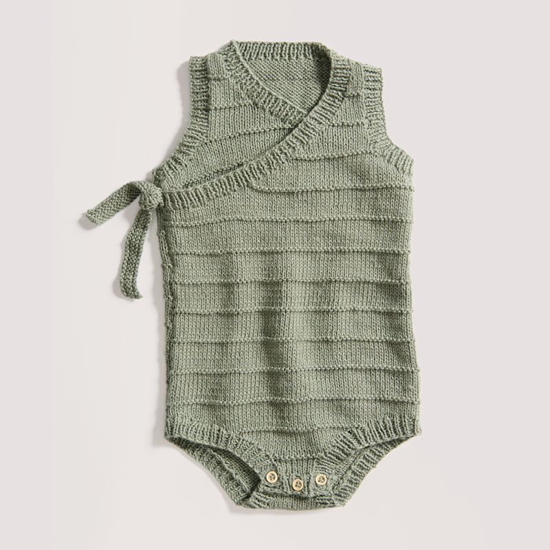 Gestrickter Strampler: Modell 09 aus dem Heft Rico Baby 043